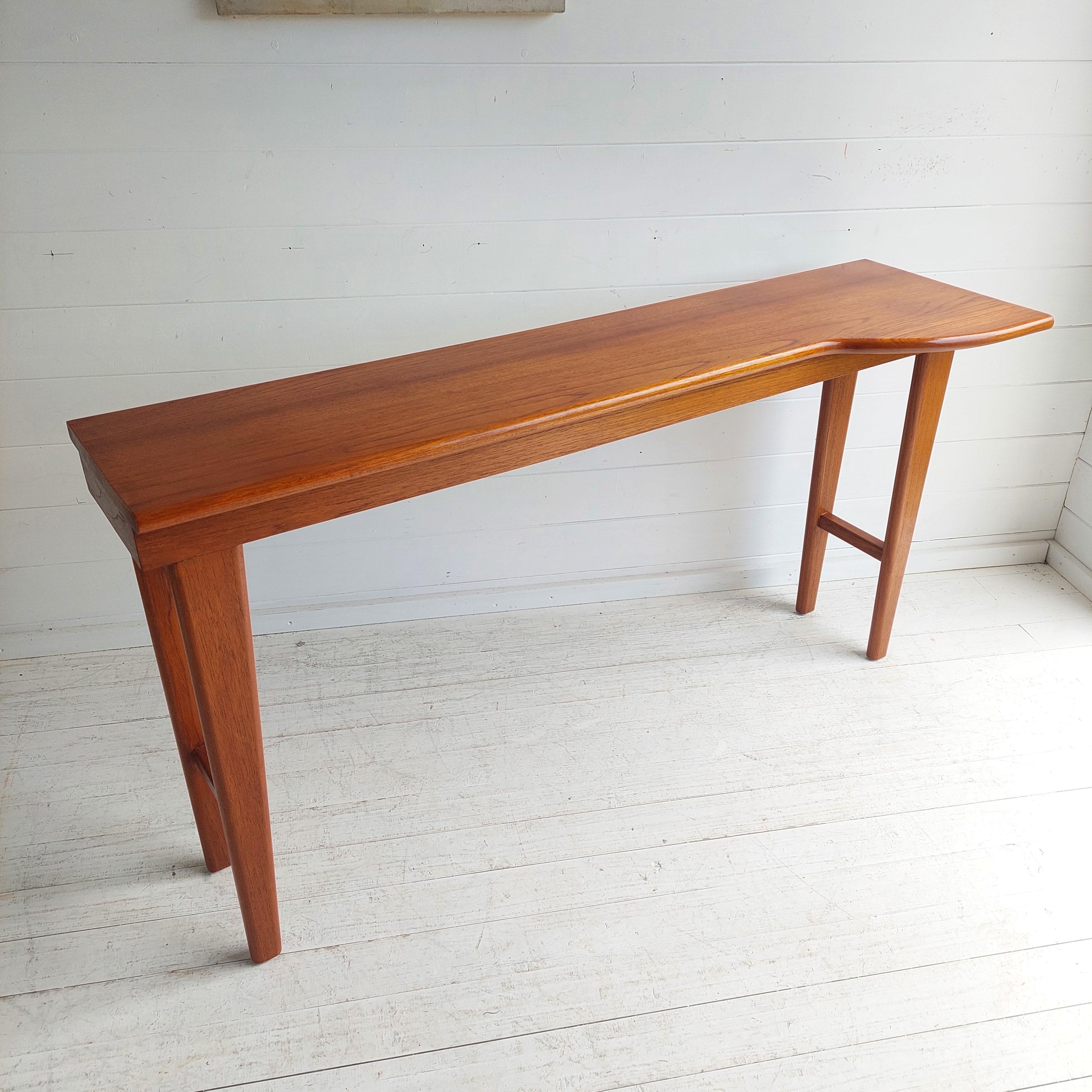 Table console danoise du milieu du siècle dernier, table d'appoint scandinave des années 1960 5