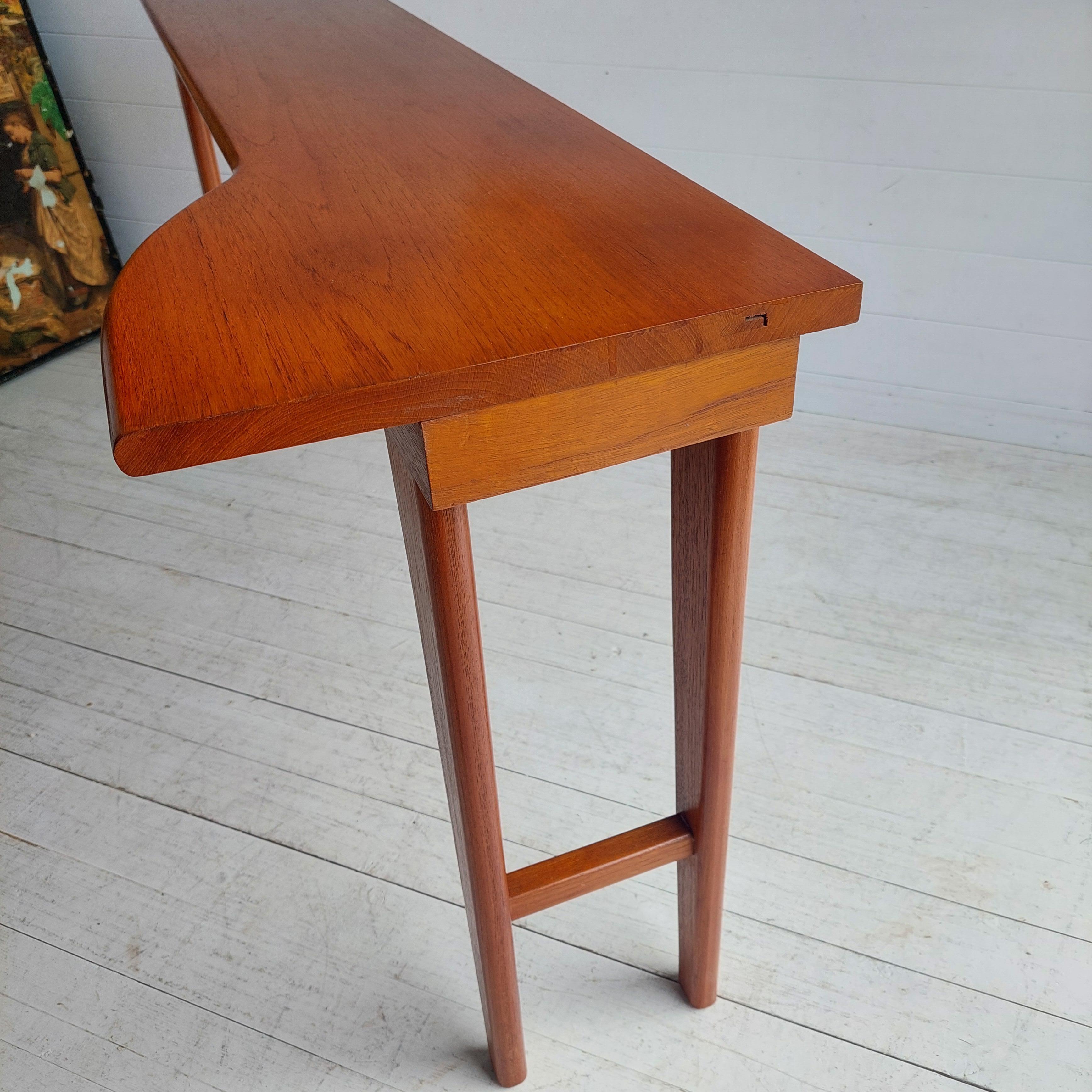 Table console danoise du milieu du siècle dernier, table d'appoint scandinave des années 1960 7