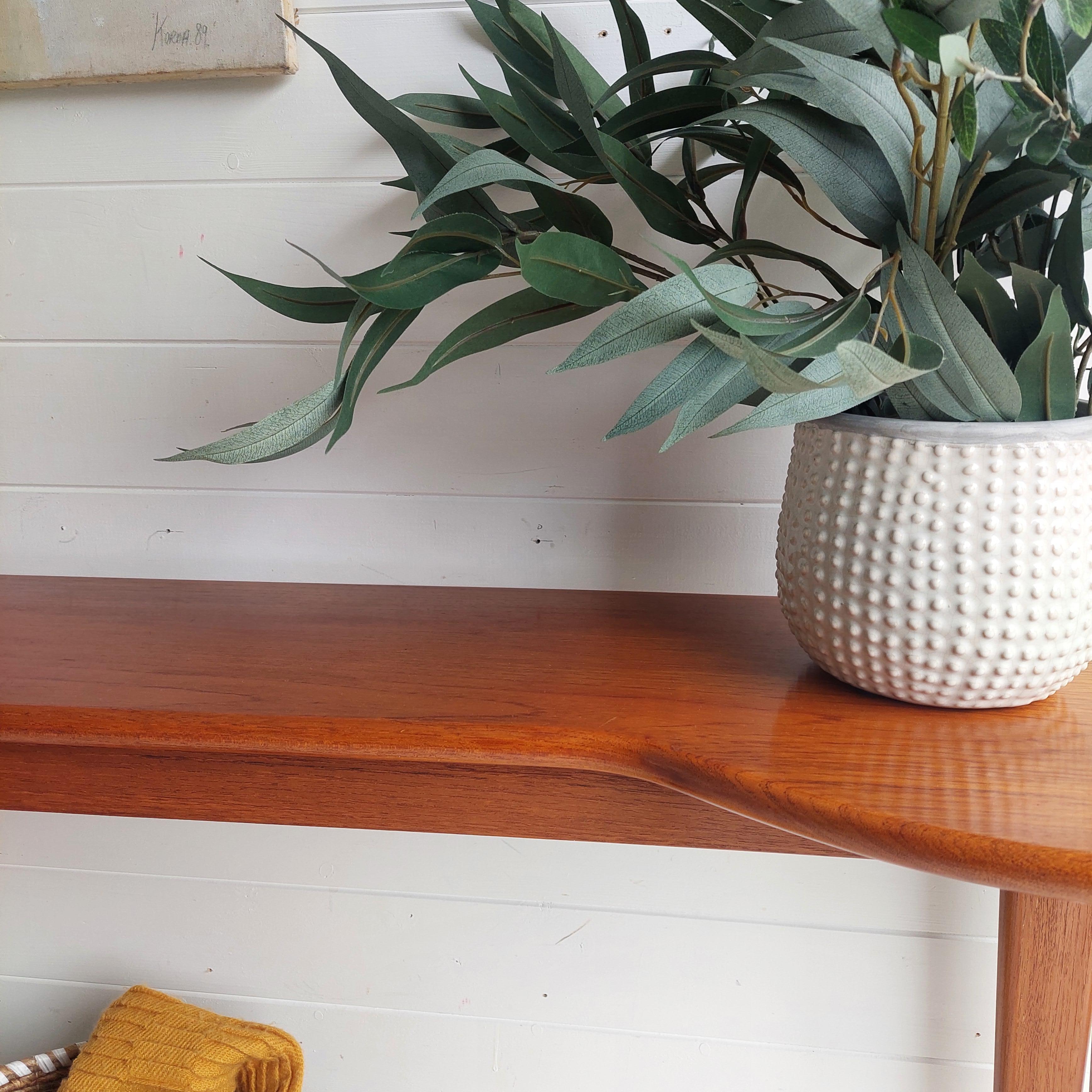 Mid-Century Modern Table console danoise du milieu du siècle dernier, table d'appoint scandinave des années 1960
