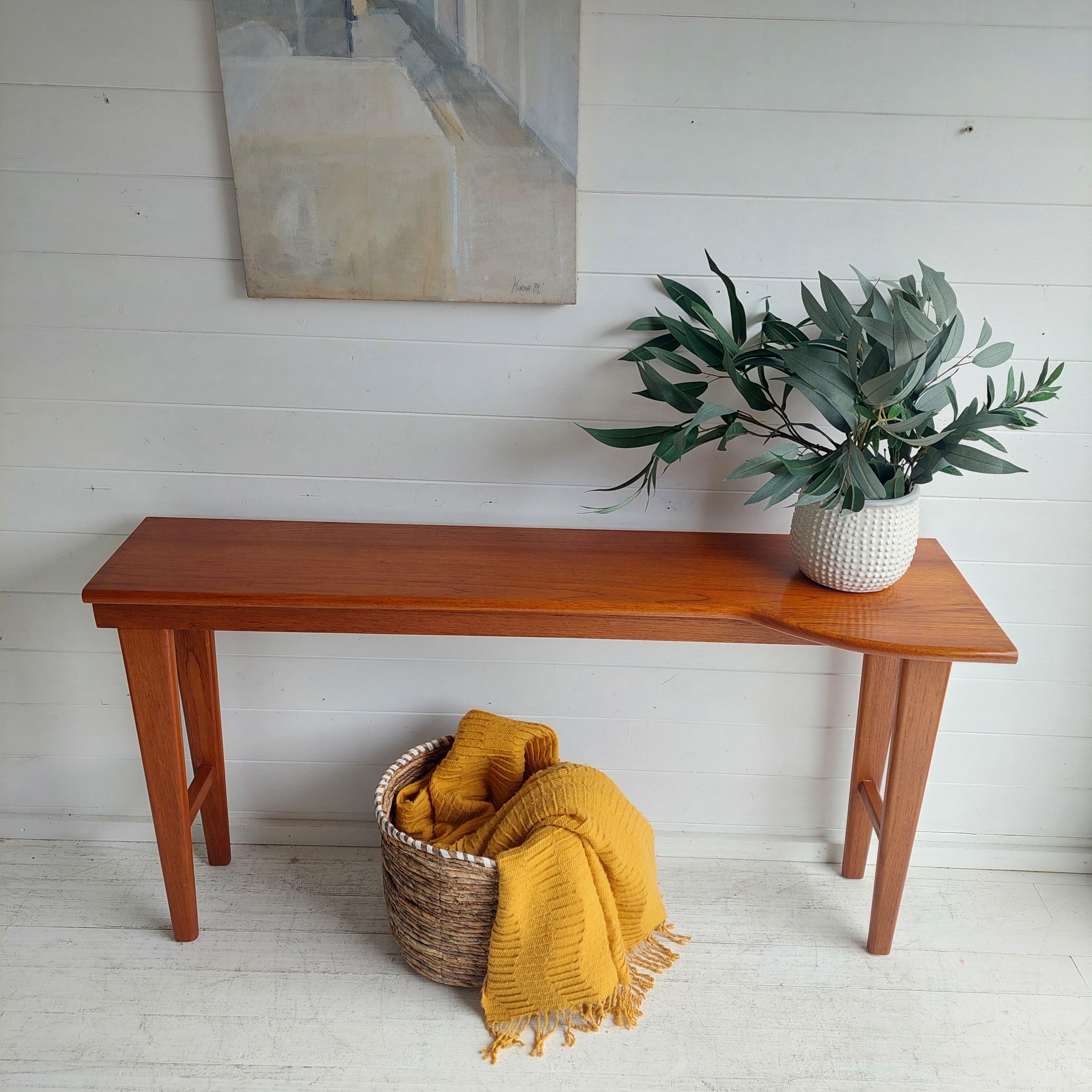20ième siècle Table console danoise du milieu du siècle dernier, table d'appoint scandinave des années 1960