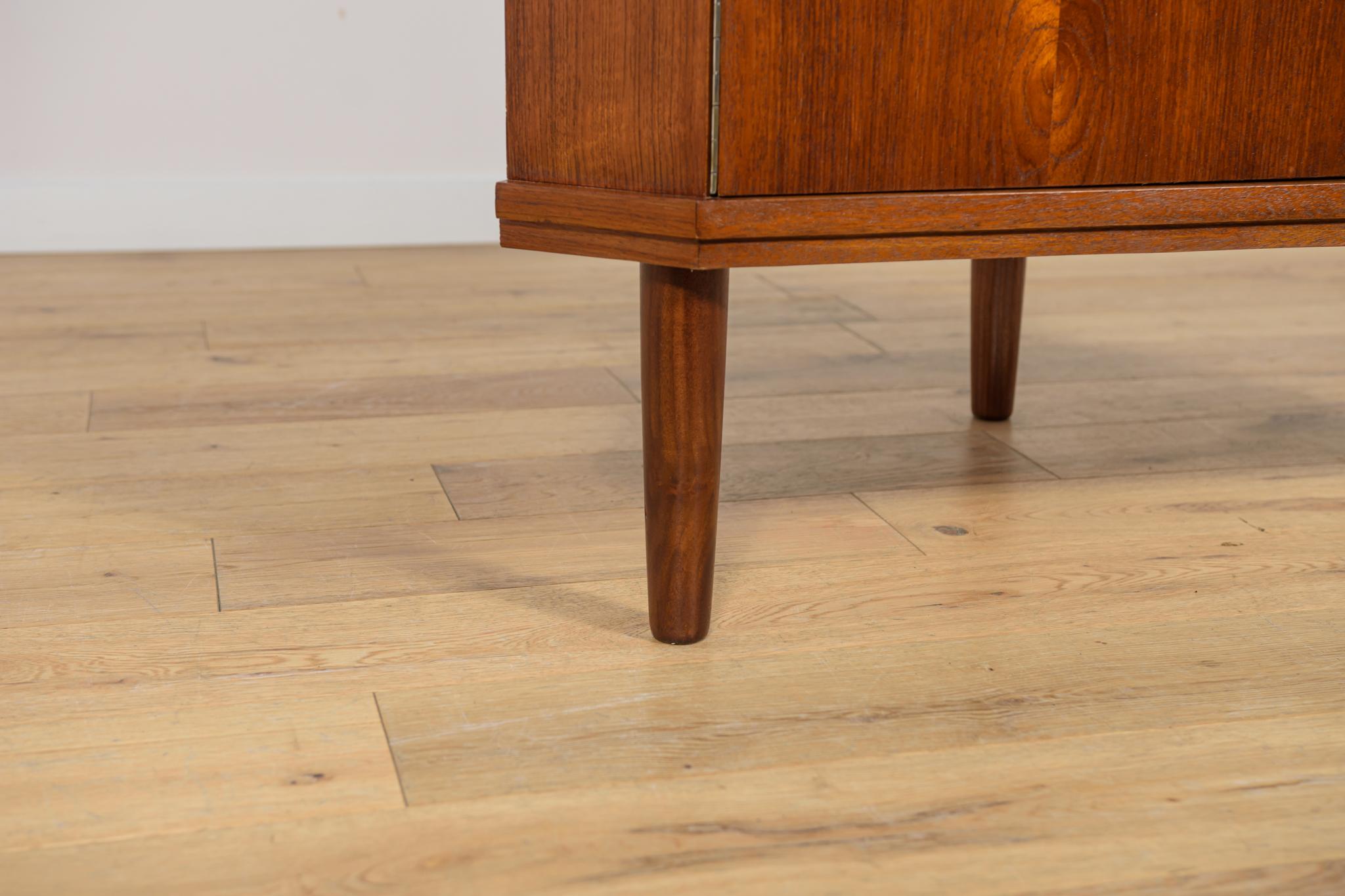 Mobile angolare danese di metà secolo in teak, anni '60 in vendita 6