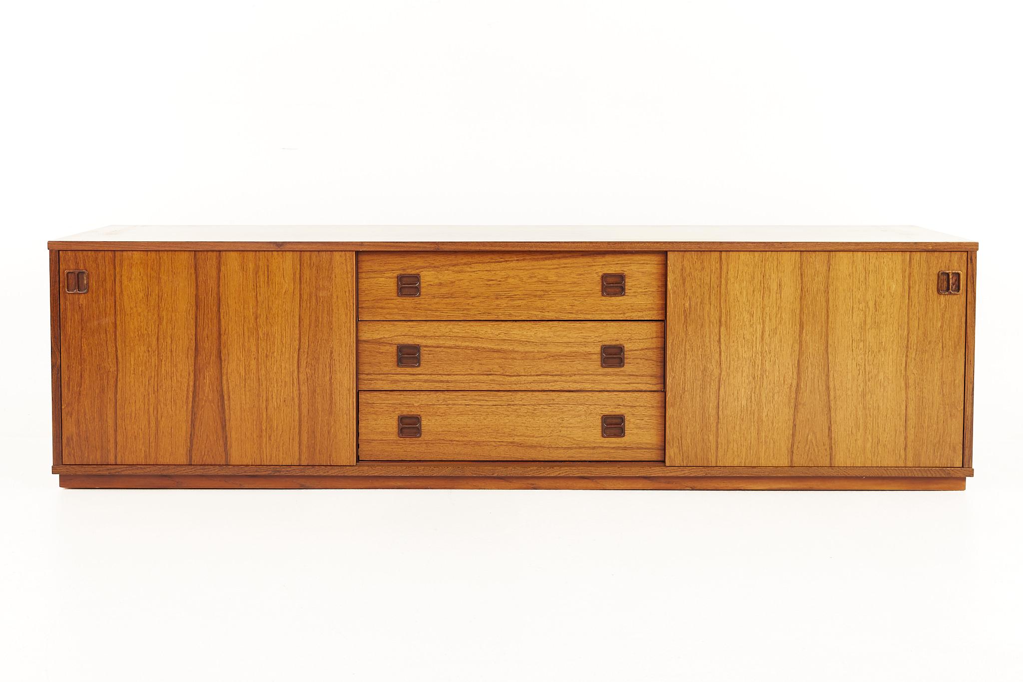 Mid Century Danish Teak Credenza and Hutch 11
