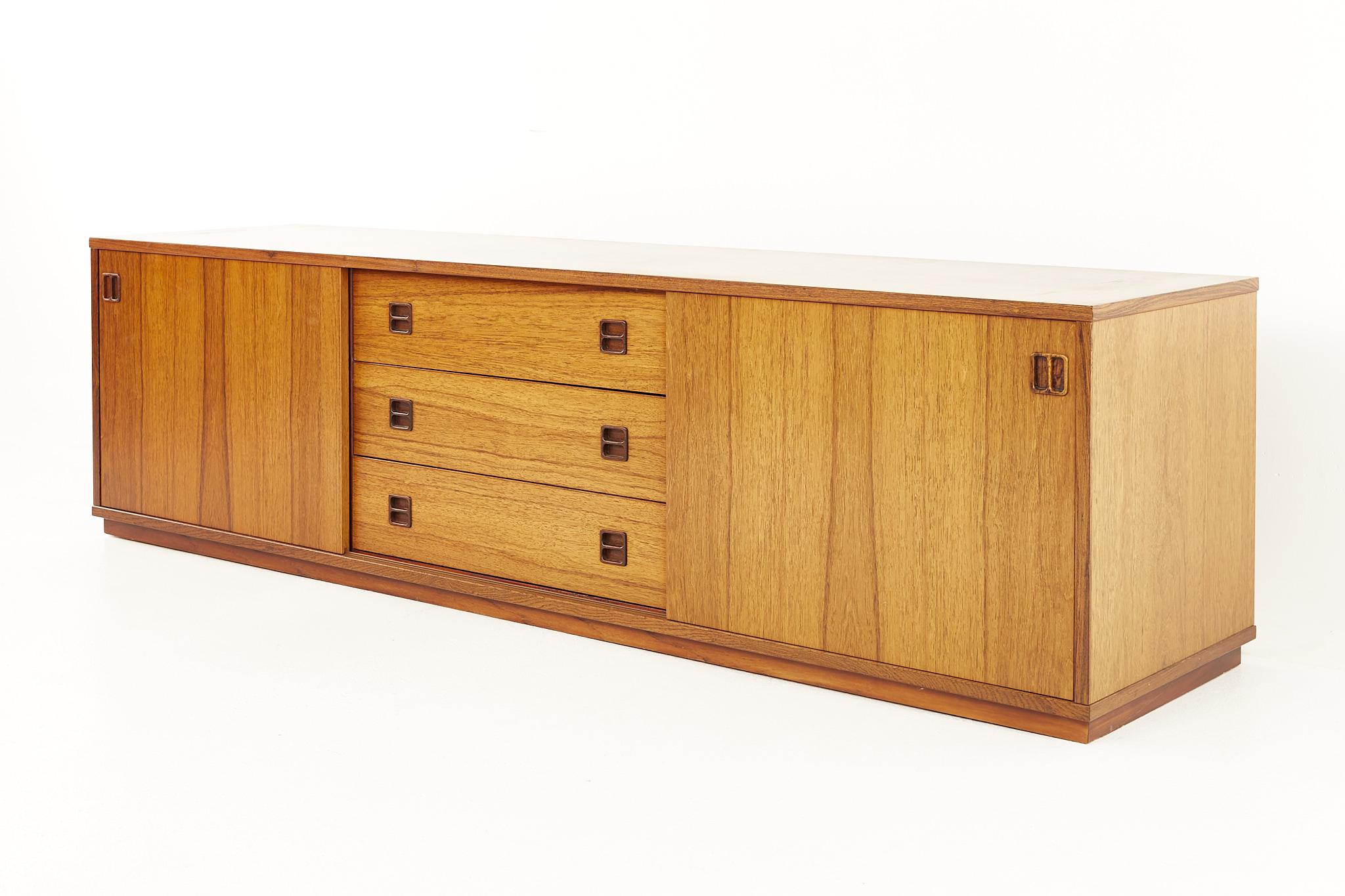Mid Century Danish Teak Credenza and Hutch 12