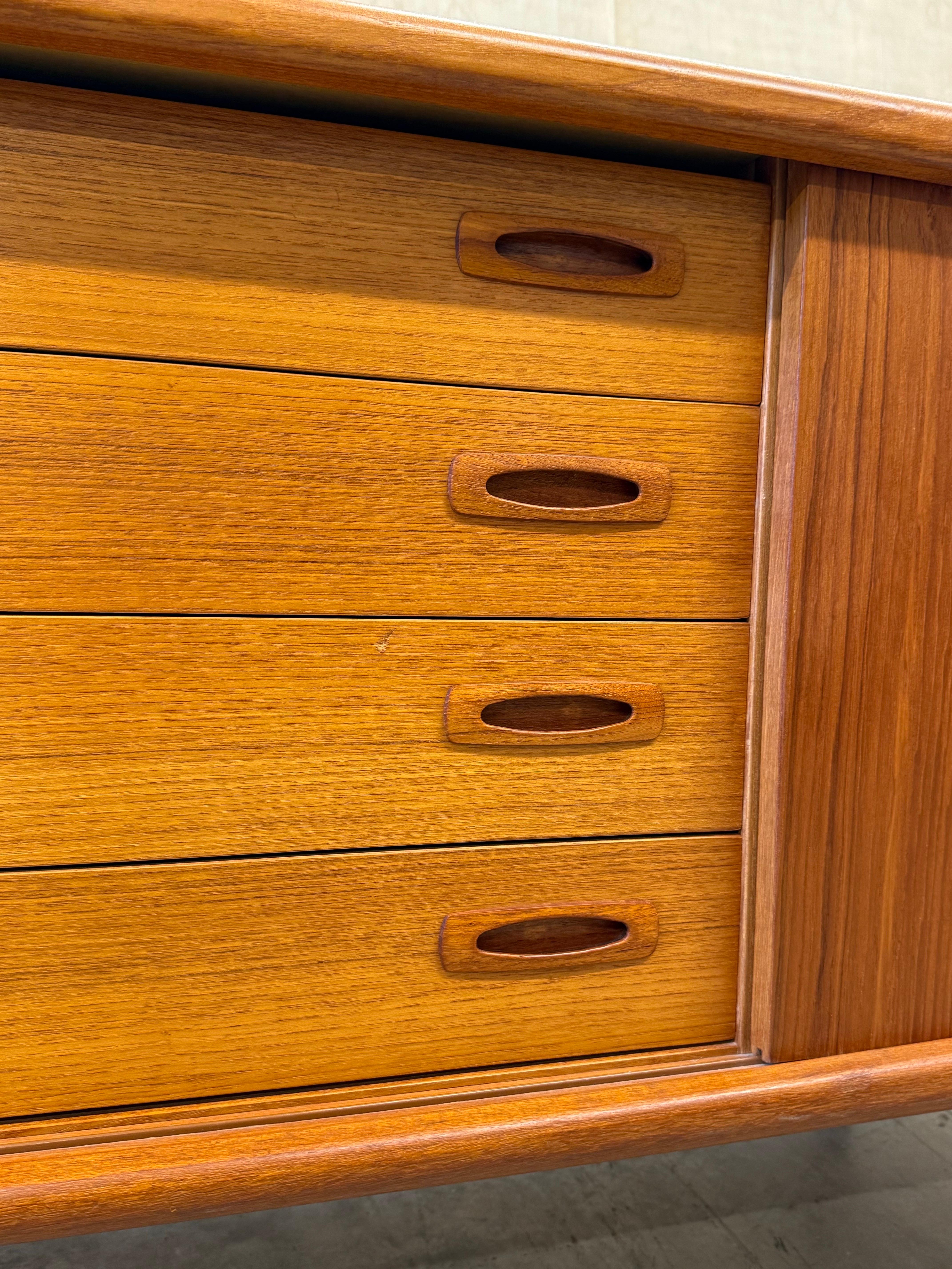 Mid-Century Danish Teak Credenza by H.P. Hansen For Sale 4