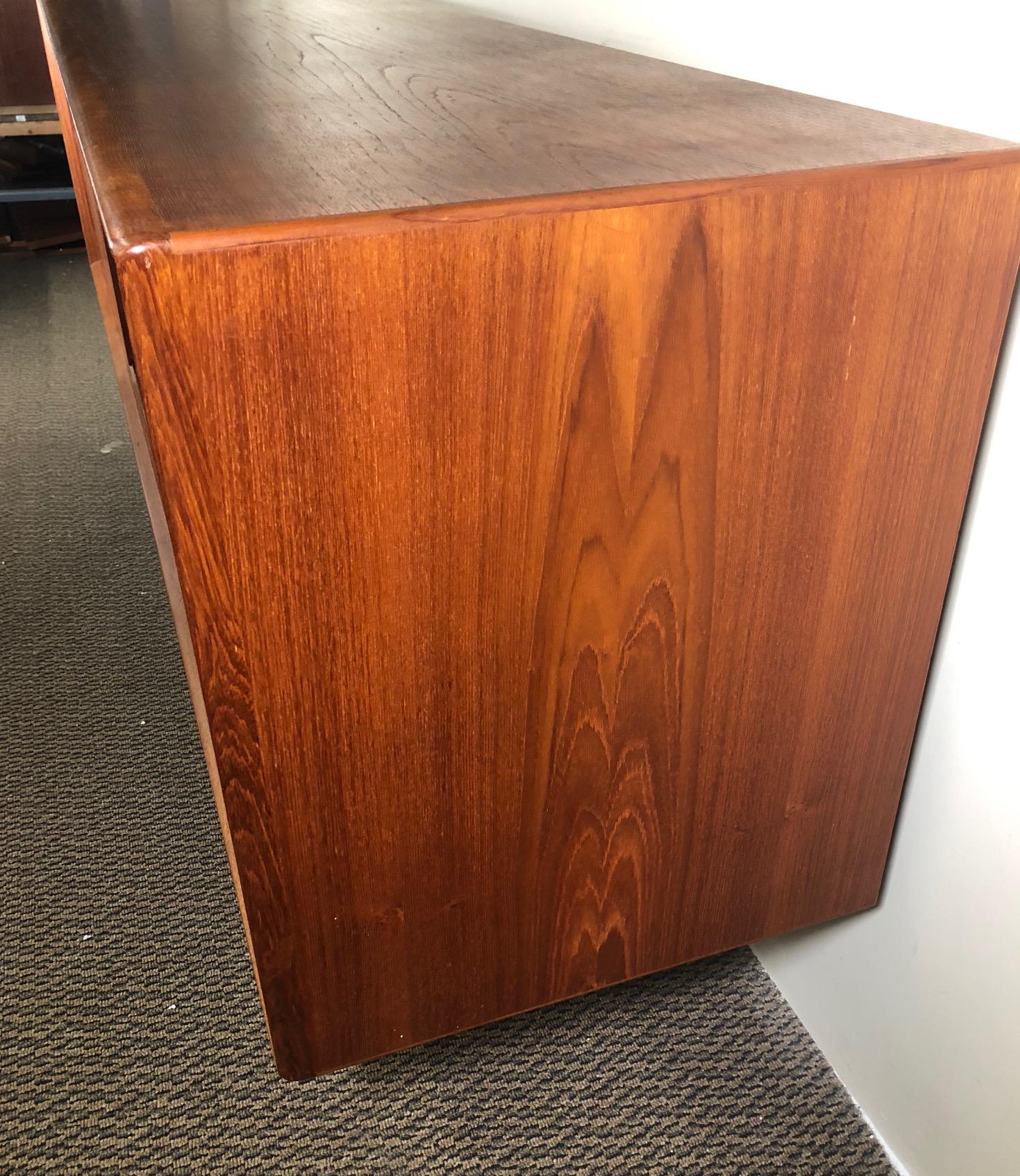 Midcentury Danish Teak Credenza by Rosengren Hansen for Dyrlund For Sale 4