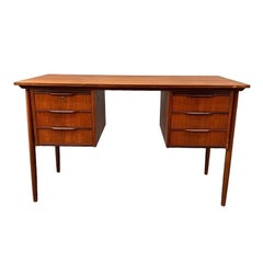 Dänischer Teakholz-Schreibtisch aus der Jahrhundertmitte 1960