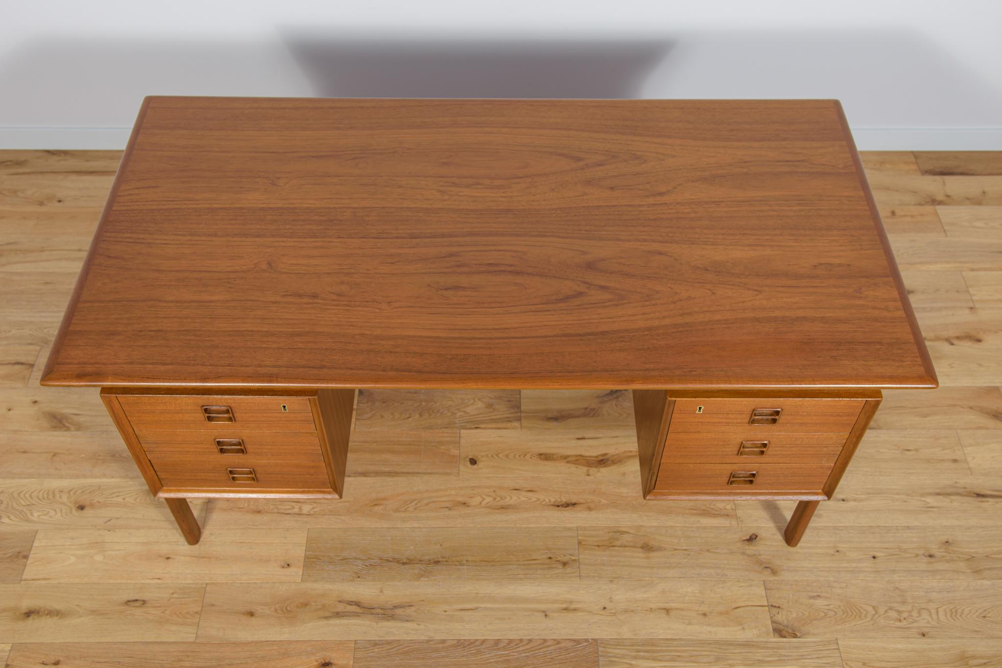 Woodwork Mid-Century Danish Teak Desk by Arne Vodder for Sibast, 1960s For Sale