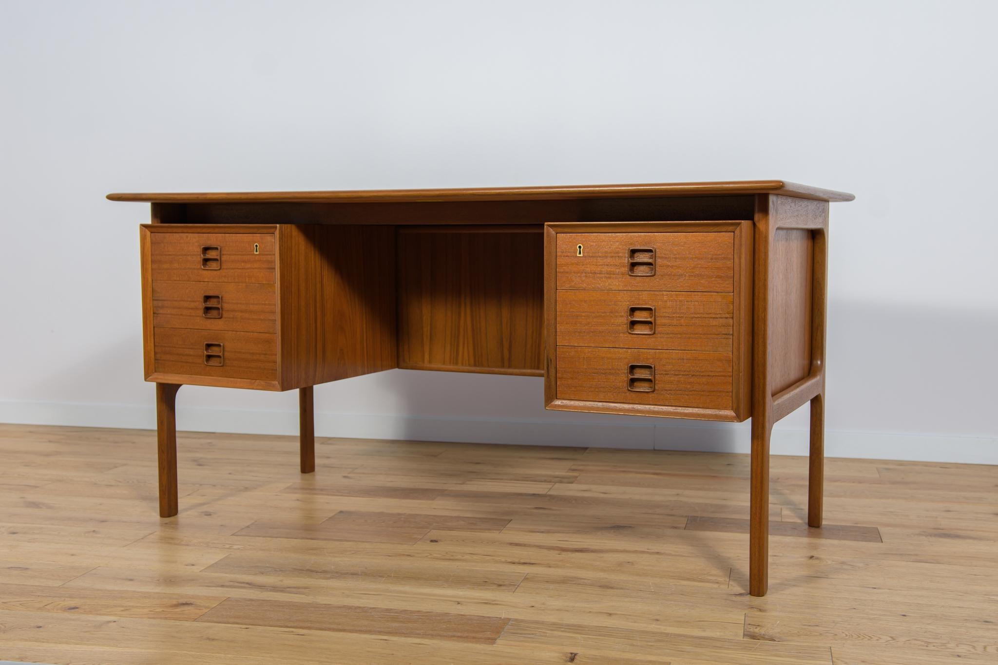 Mid-Century Danish Teak Desk by Arne Vodder for Sibast, 1960s In Excellent Condition For Sale In GNIEZNO, 30
