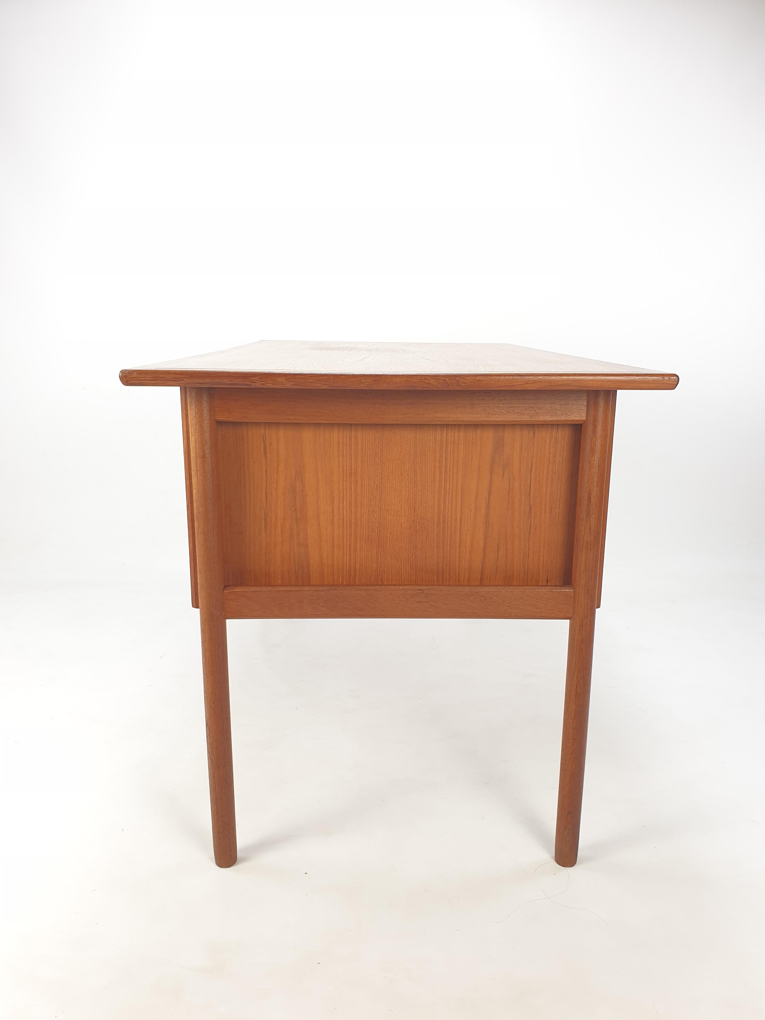 Dänischer Teakholz-Schreibtisch aus der Jahrhundertmitte von Gunnar Nielsen Tibergaard, 1960er Jahre im Angebot 5
