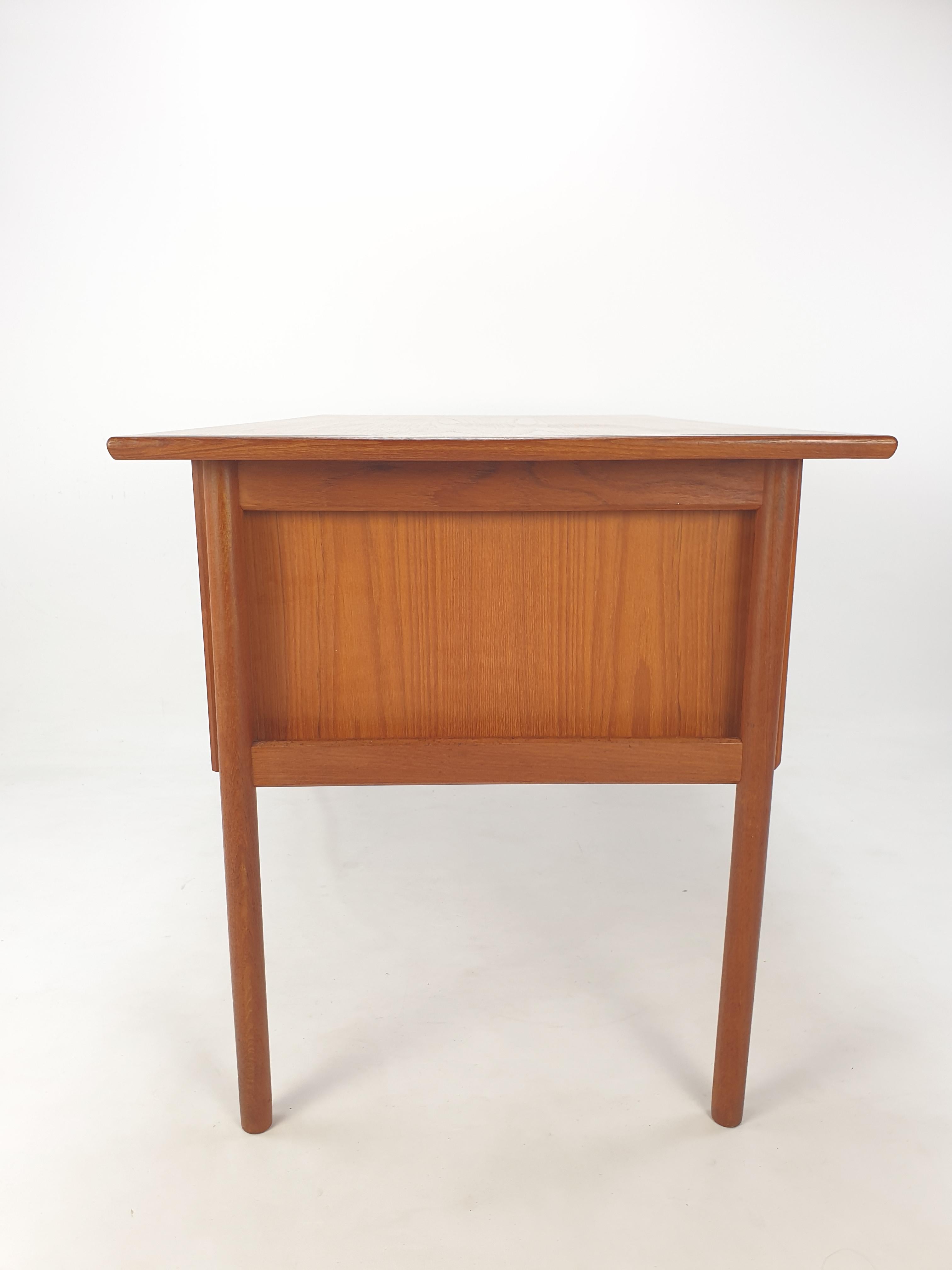 Dänischer Teakholz-Schreibtisch aus der Jahrhundertmitte von Gunnar Nielsen Tibergaard, 1960er Jahre im Angebot 6