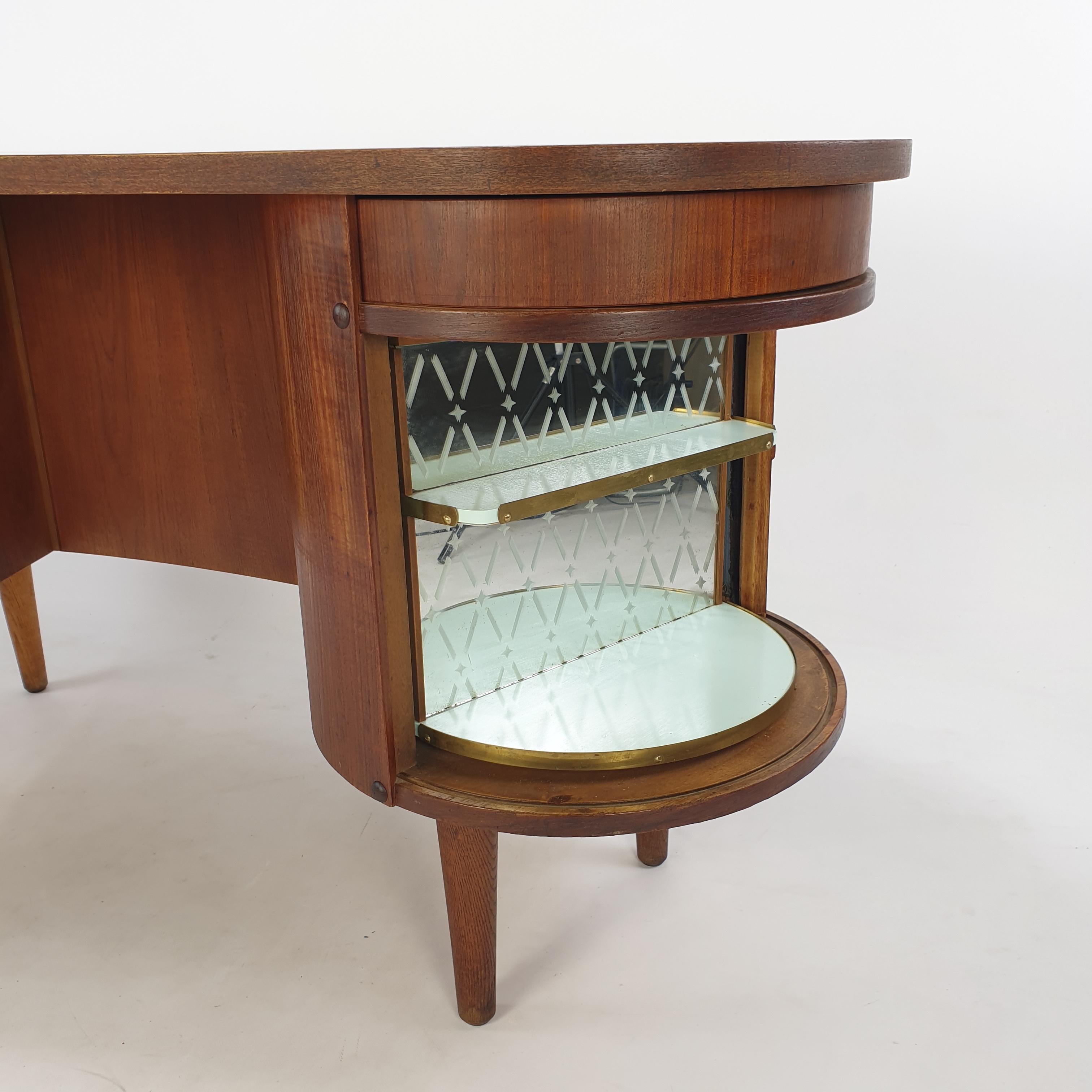 Dänischer Teakholz-Schreibtisch aus der Jahrhundertmitte von Kai Kristiansen, 1950er Jahre im Angebot 7