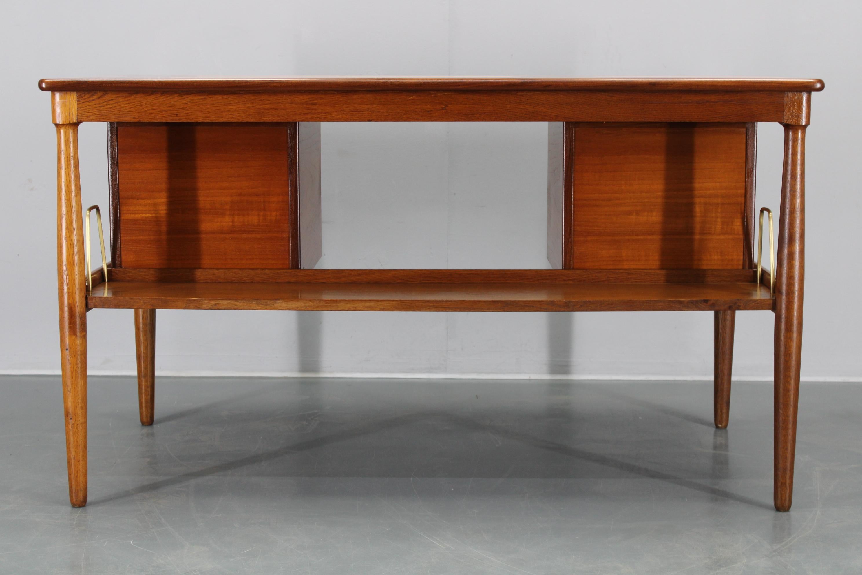 Scrivania danese di metà secolo in teak, con doppio piedistallo, circa 1960 in vendita 3