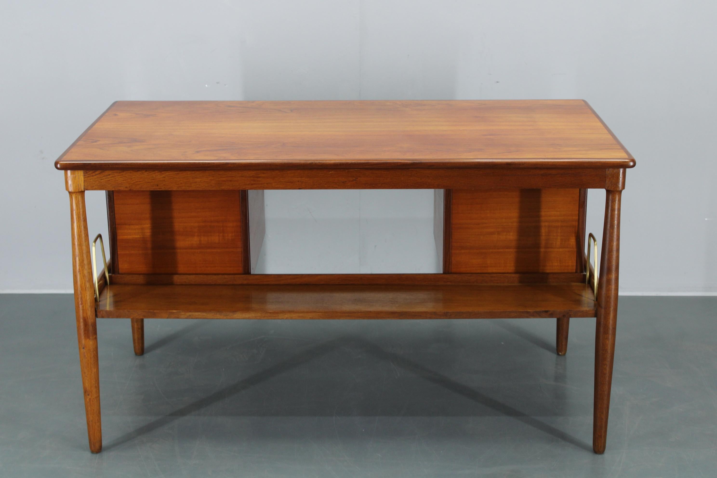 Scrivania danese di metà secolo in teak, con doppio piedistallo, circa 1960 in vendita 4