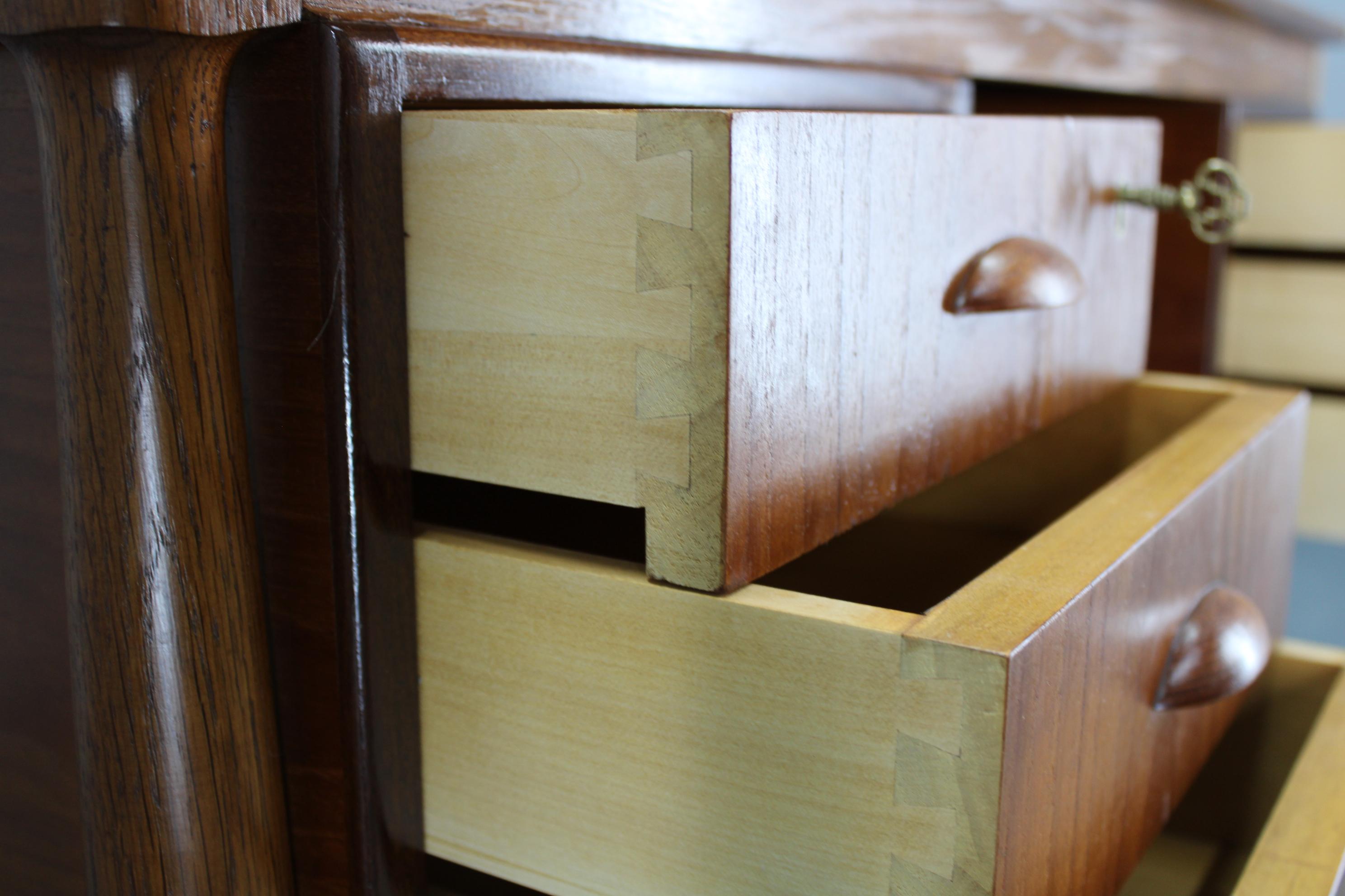 XX secolo Scrivania danese di metà secolo in teak, con doppio piedistallo, circa 1960 in vendita