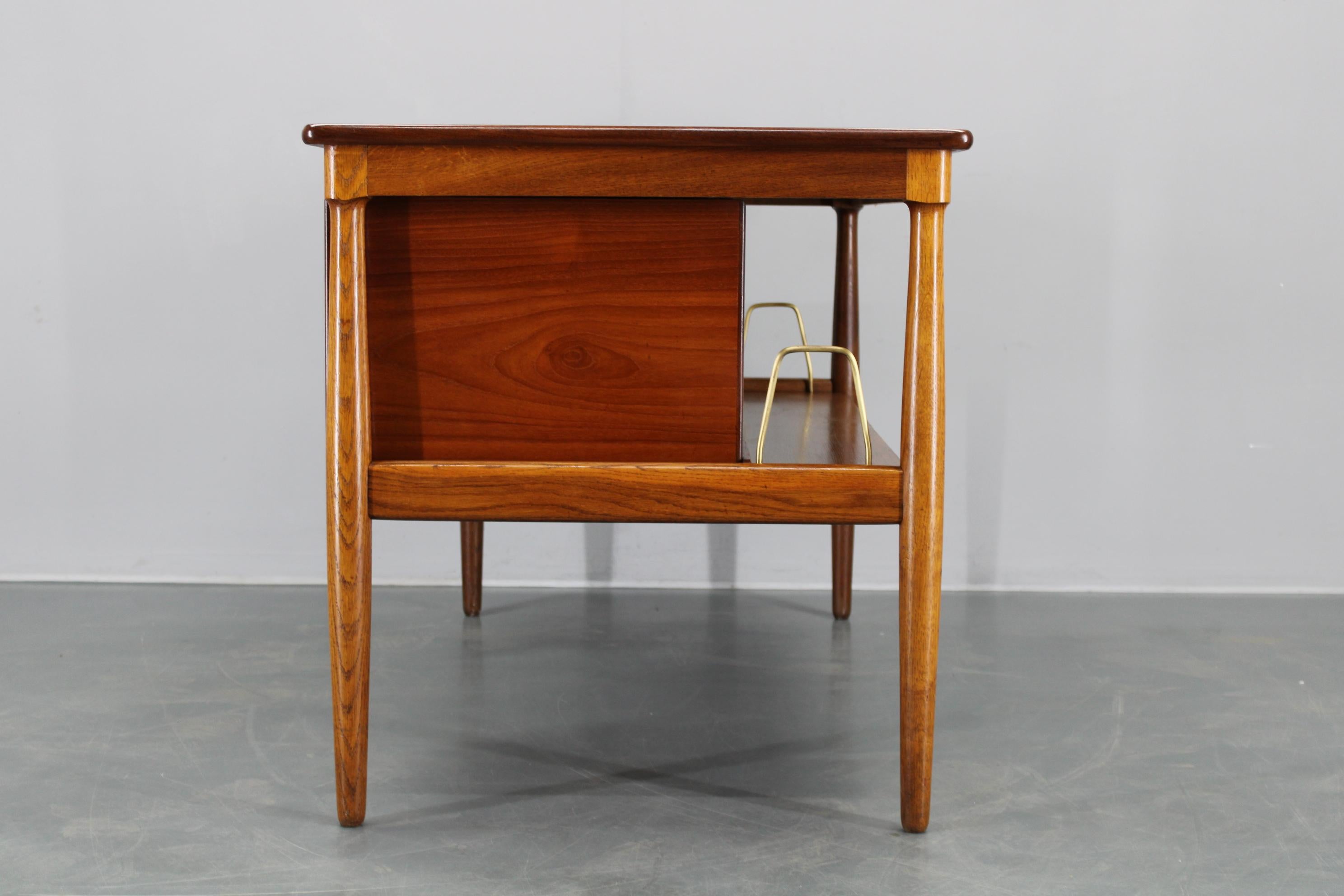 Scrivania danese di metà secolo in teak, con doppio piedistallo, circa 1960 in vendita 2