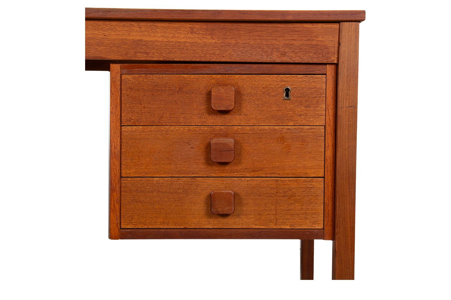 Mid-Century moderno Scrivania danese di metà secolo in teak in vendita