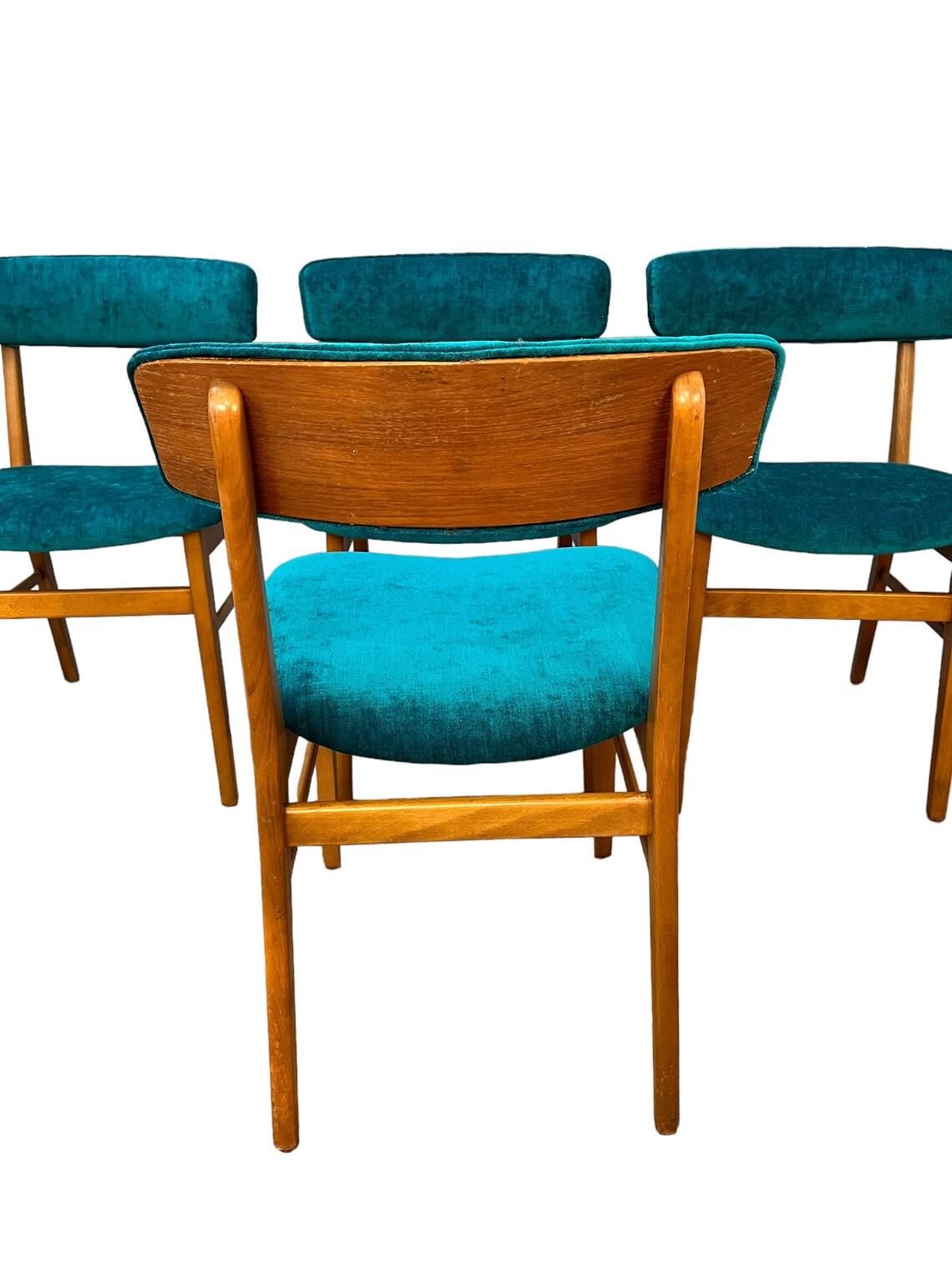 Mid Century danish teak, dining chairs set of 4 In Good Condition For Sale In Hudson, NY
