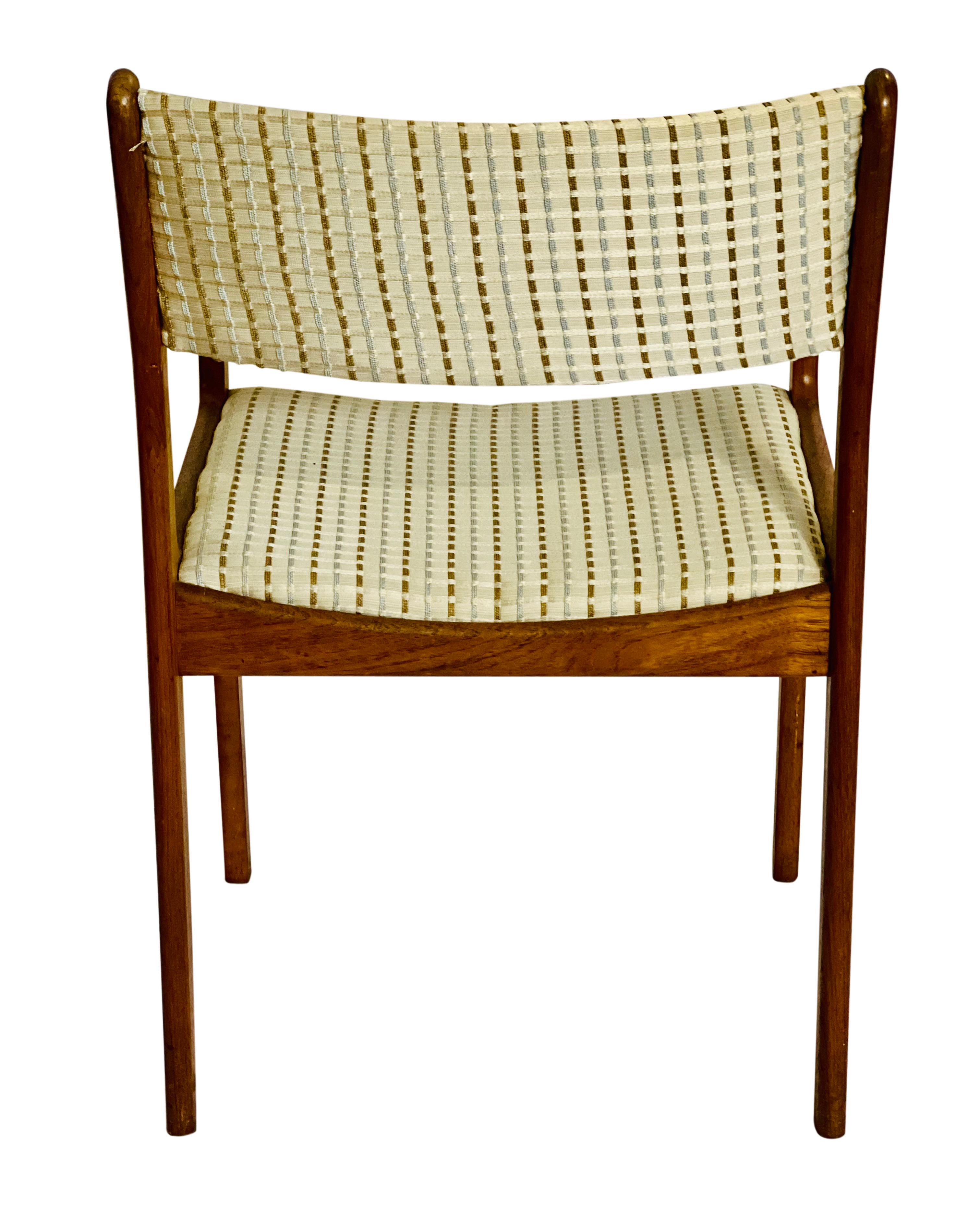 Midcentury Danish Teak Dining Chairs, Set of Four For Sale 2