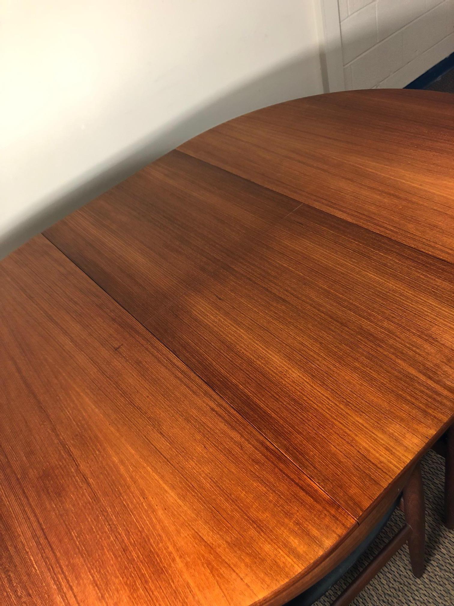 Midcentury Danish Teak Dining Set Hans Olsen Frem Rojle Extending Table In Good Condition For Sale In Norcross, GA