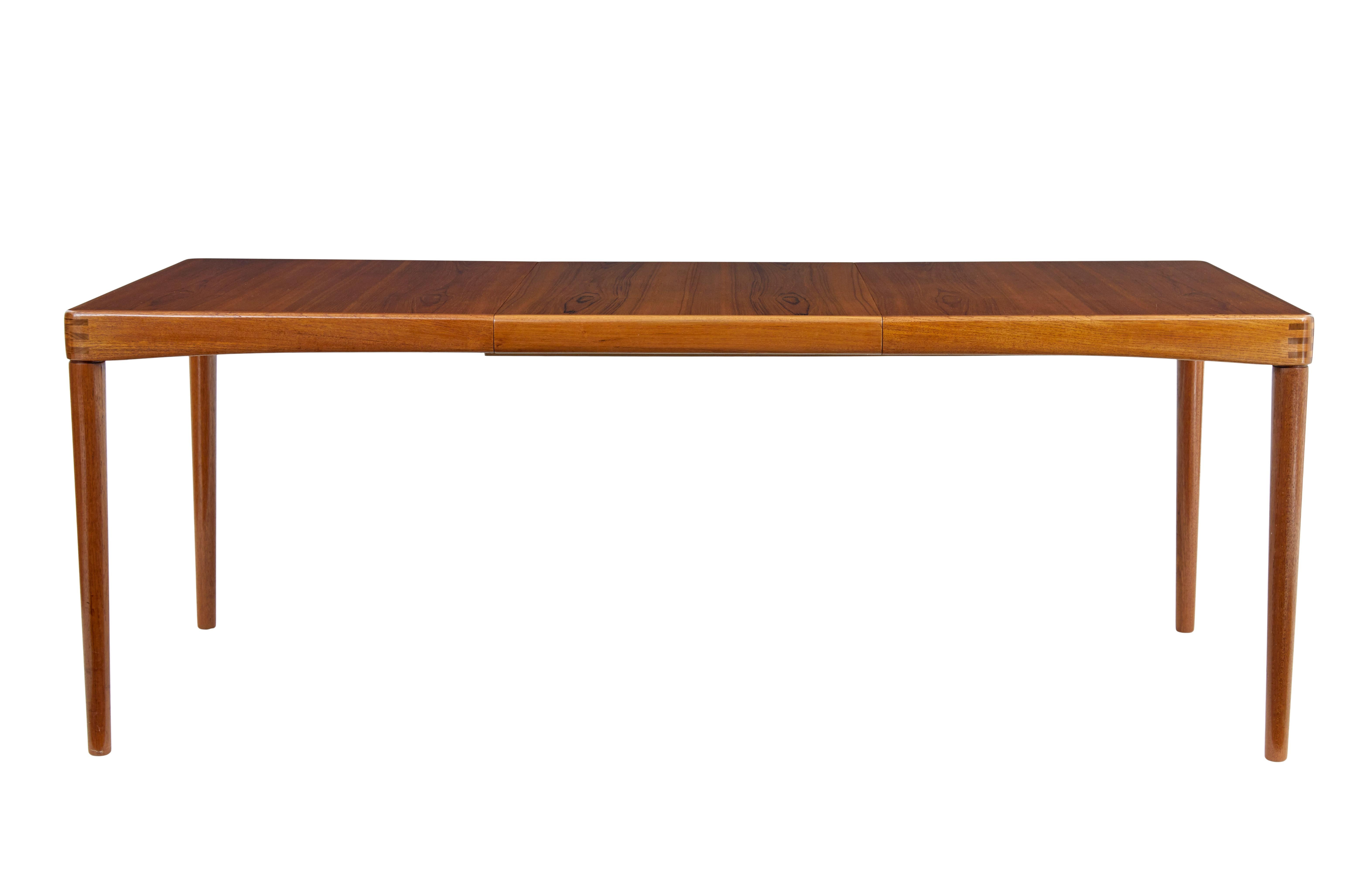 Dänischer Teak-Esstisch aus der Mitte des Jahrhunderts von H.W.Klein für Bramin um 1960.

Hochwertiger ausziehbarer Esstisch des norwegischen Designers H.W.Klein, den er für Bramin in Dänemark entworfen hat.

Ein schlichter, aber eleganter Tisch,