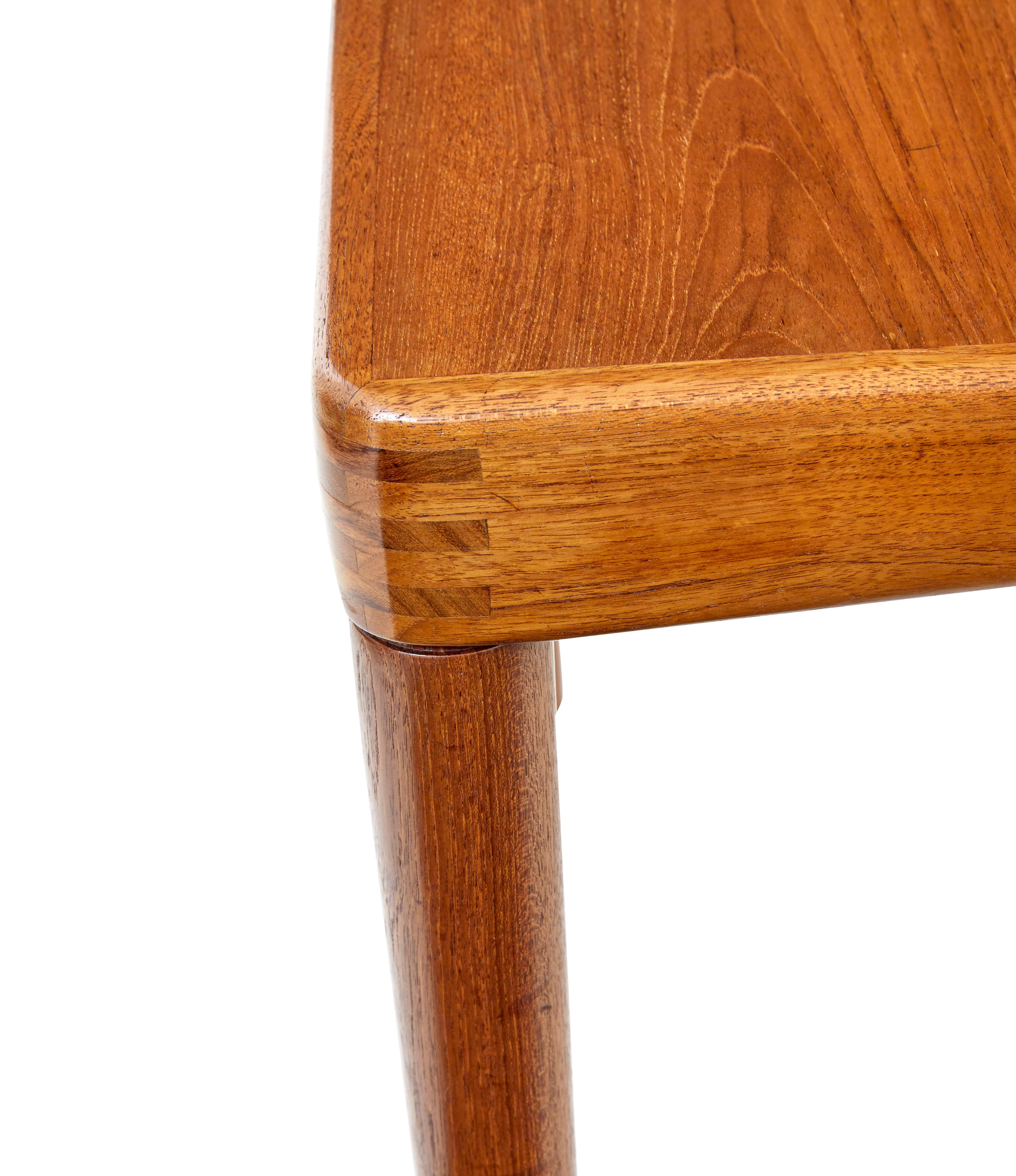 Mesa de comedor danesa de teca de mediados de siglo de H.W. Klein para Bramin Teca