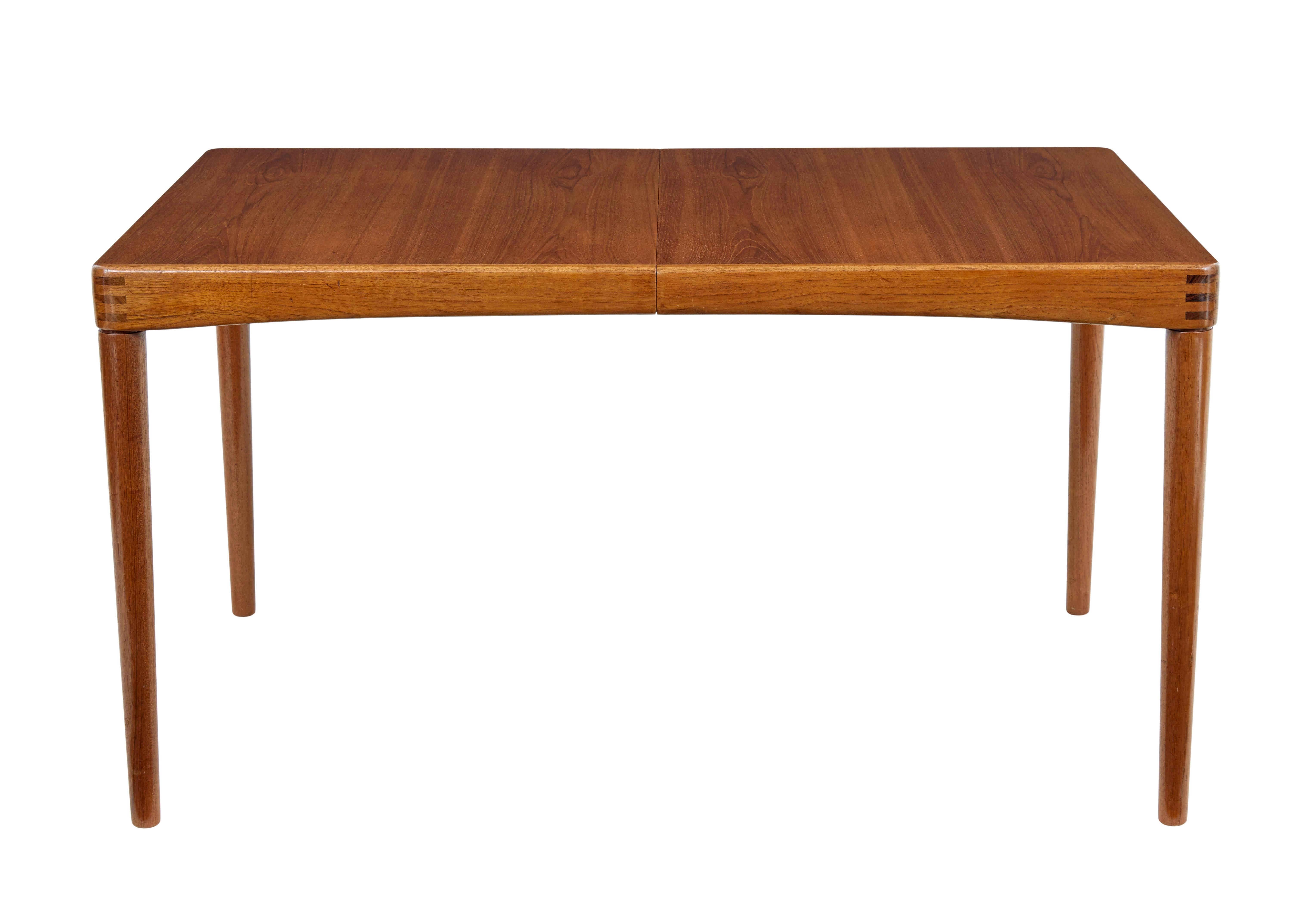 Mesa de comedor danesa de teca de mediados de siglo de H.W. Klein para Bramin 1