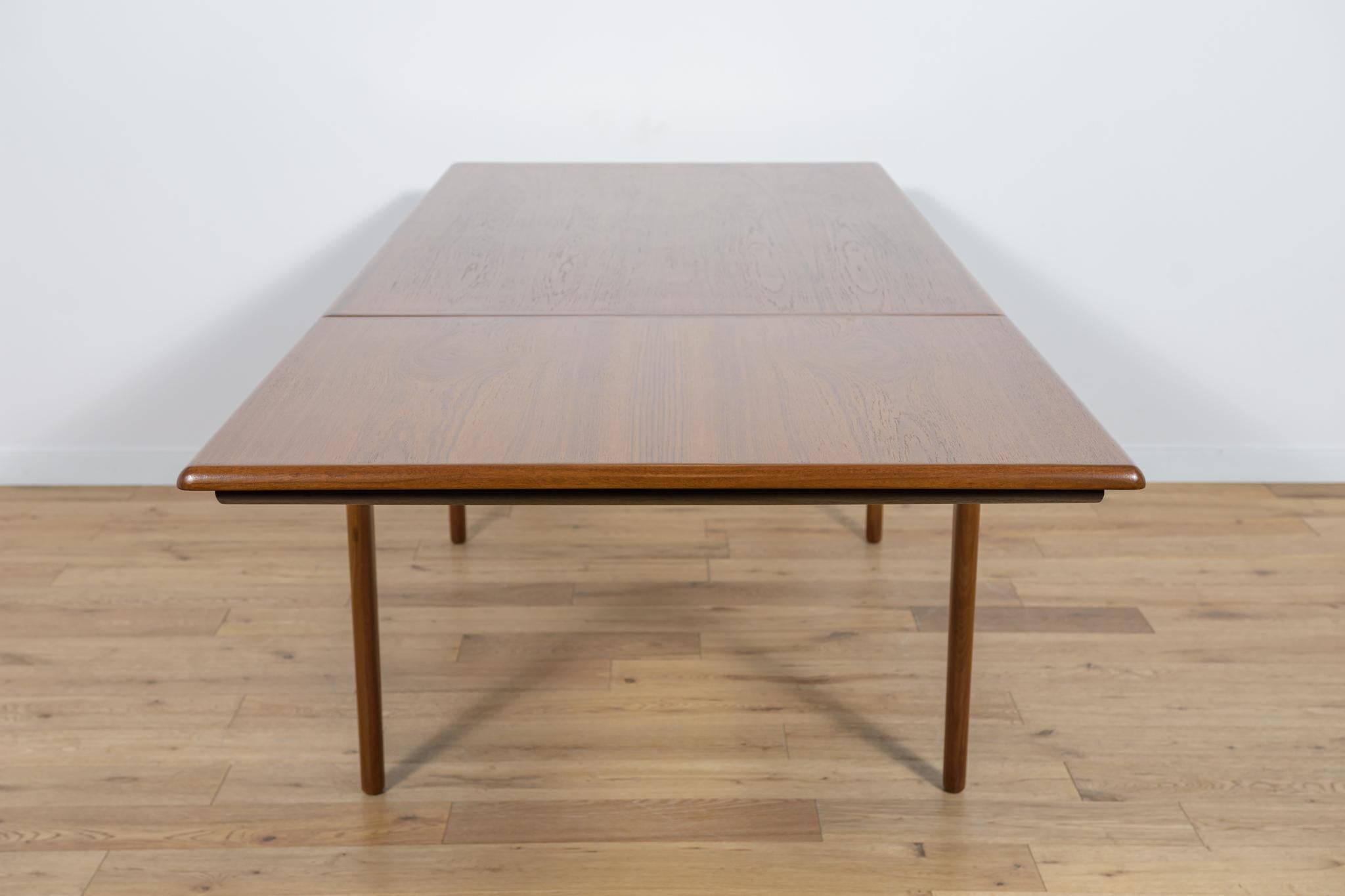 Mid-Century Danish Teak Dining Table by Johannes Andersen for Uldum Mobelfabrik. For Sale 3