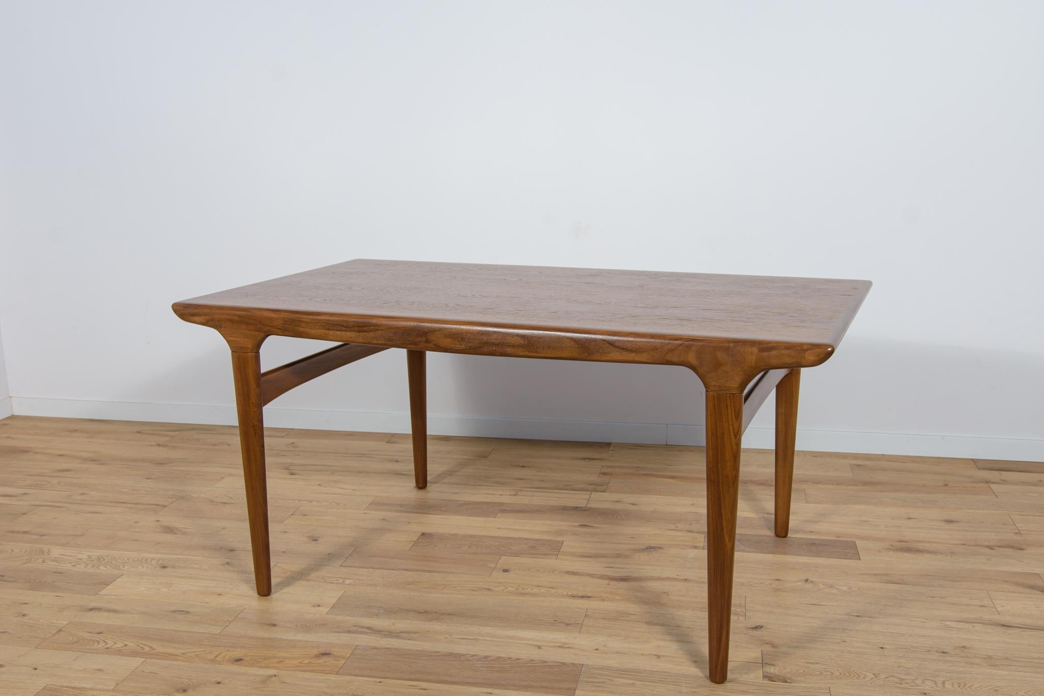 Mid-Century Modern Mid-Century Danish Teak Dining Table by Johannes Andersen for Uldum Mobelfabrik. For Sale