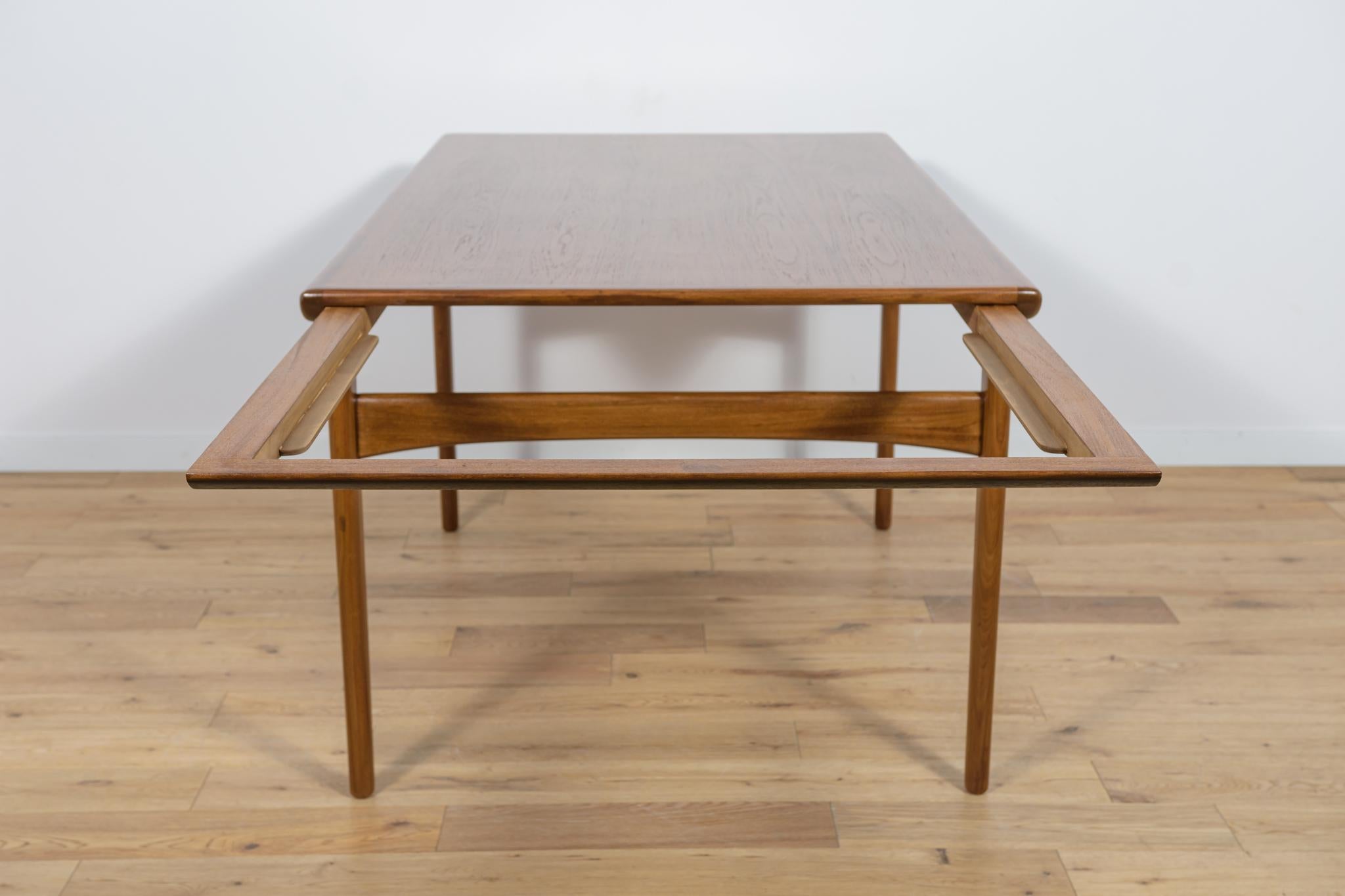 Mid-Century Danish Teak Dining Table by Johannes Andersen for Uldum Mobelfabrik. In Excellent Condition For Sale In GNIEZNO, 30