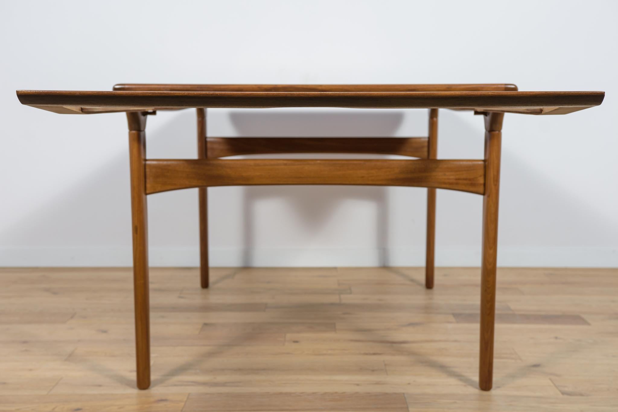 Mid-Century Danish Teak Dining Table by Johannes Andersen for Uldum Mobelfabrik. For Sale 2