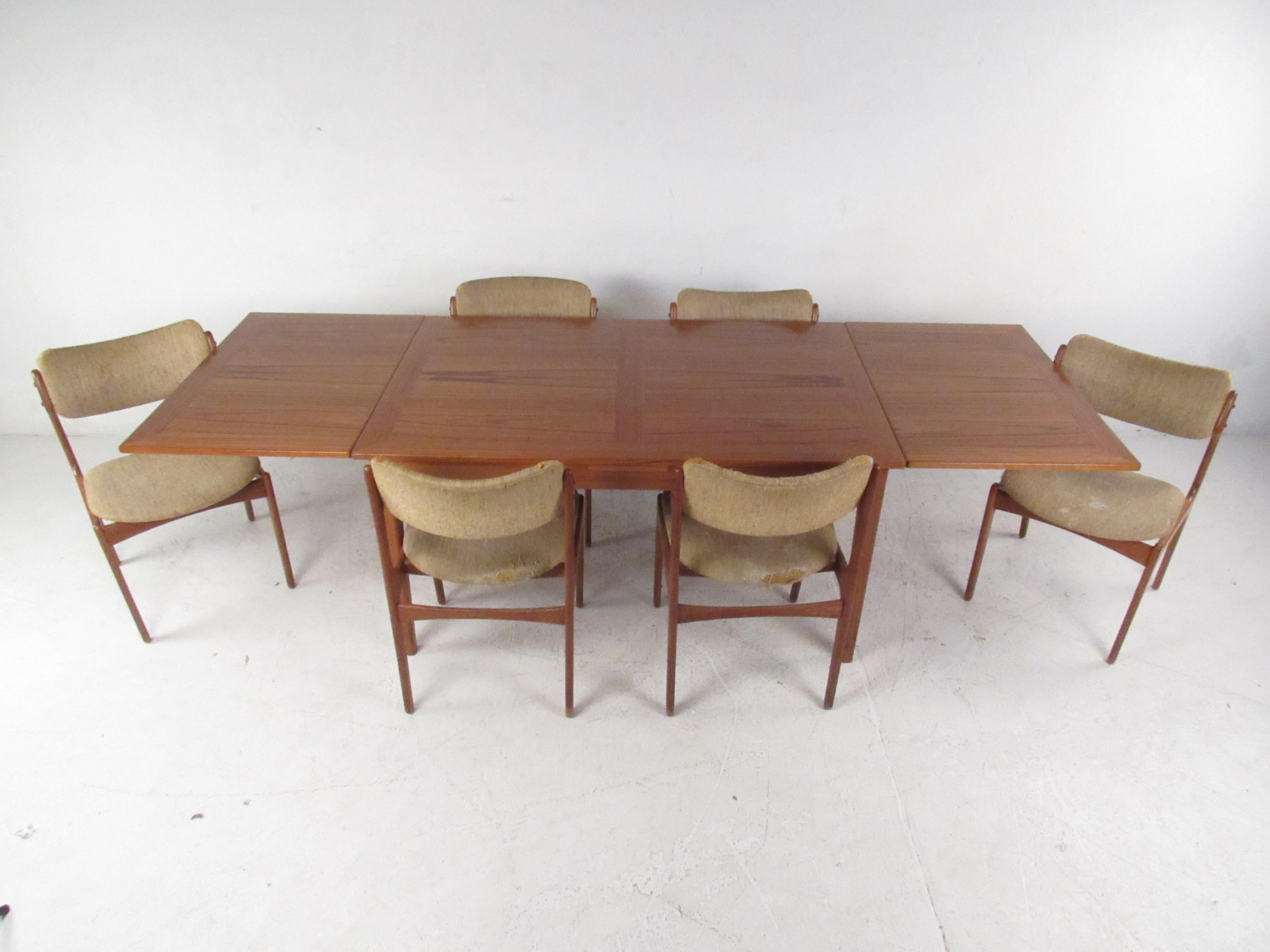 Mesa de comedor danesa de teca de mediados de siglo by Skovby en venta 8