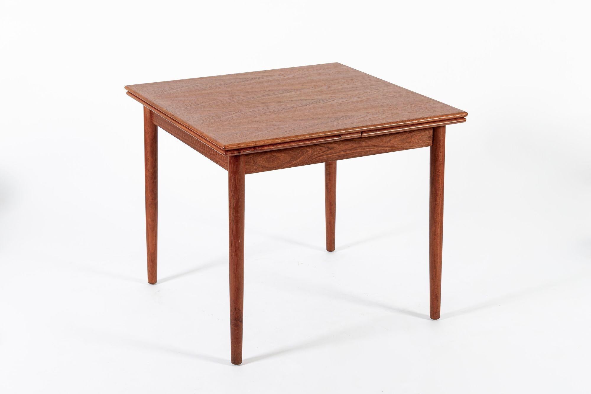 Milieu du XXe siècle Table et chaises de salle à manger en teck danois du milieu du siècle par Poul Volther pour Rojle Frem en vente