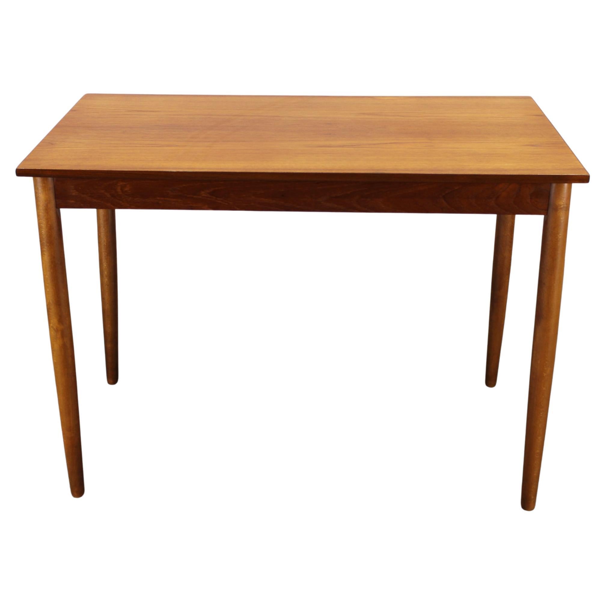 Table de salle à manger danoise du milieu du siècle en teck avec pieds en hêtre massif, vers 1960