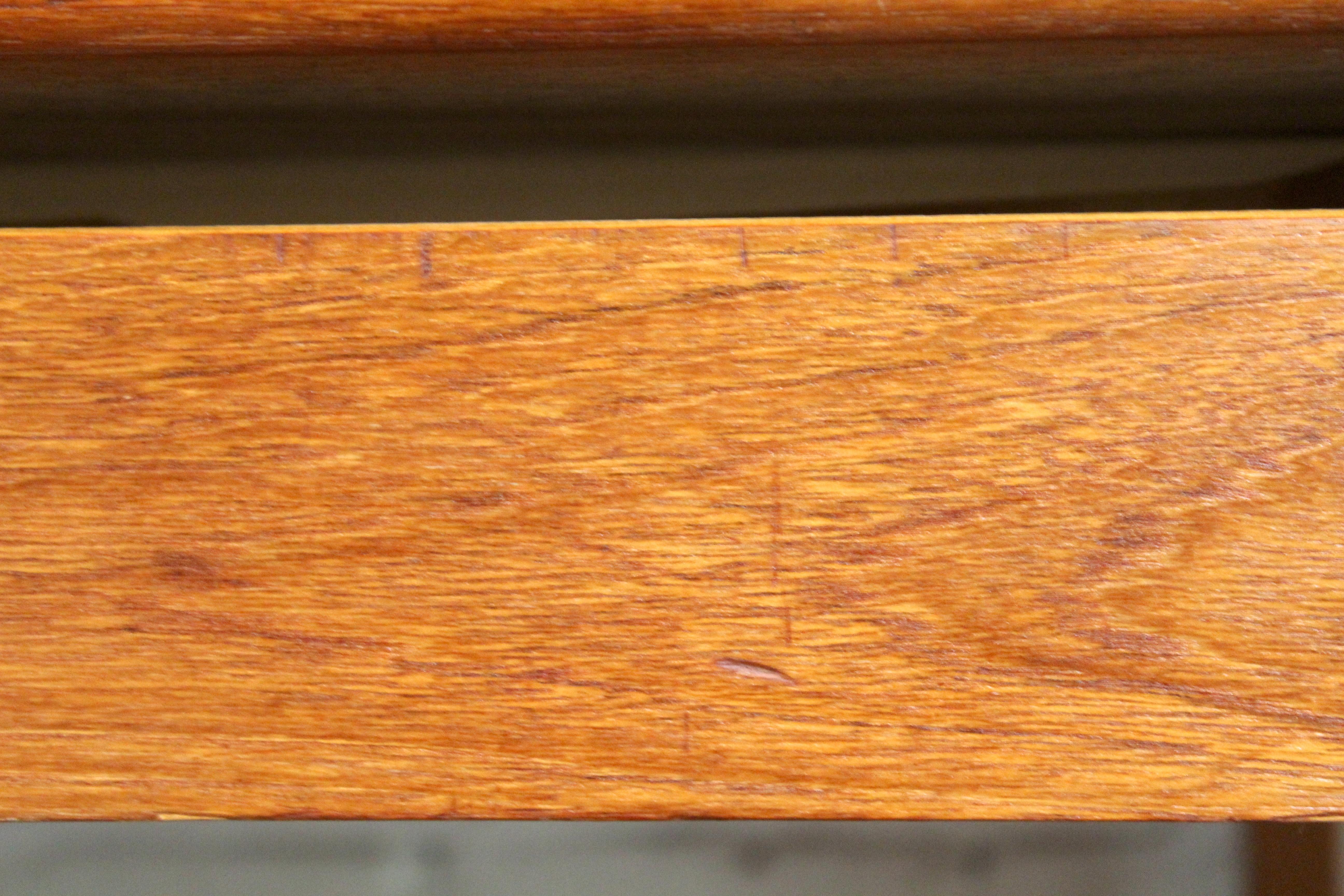 Mesa danesa de madera de teca de mediados de siglo con hoja extensible en venta 11