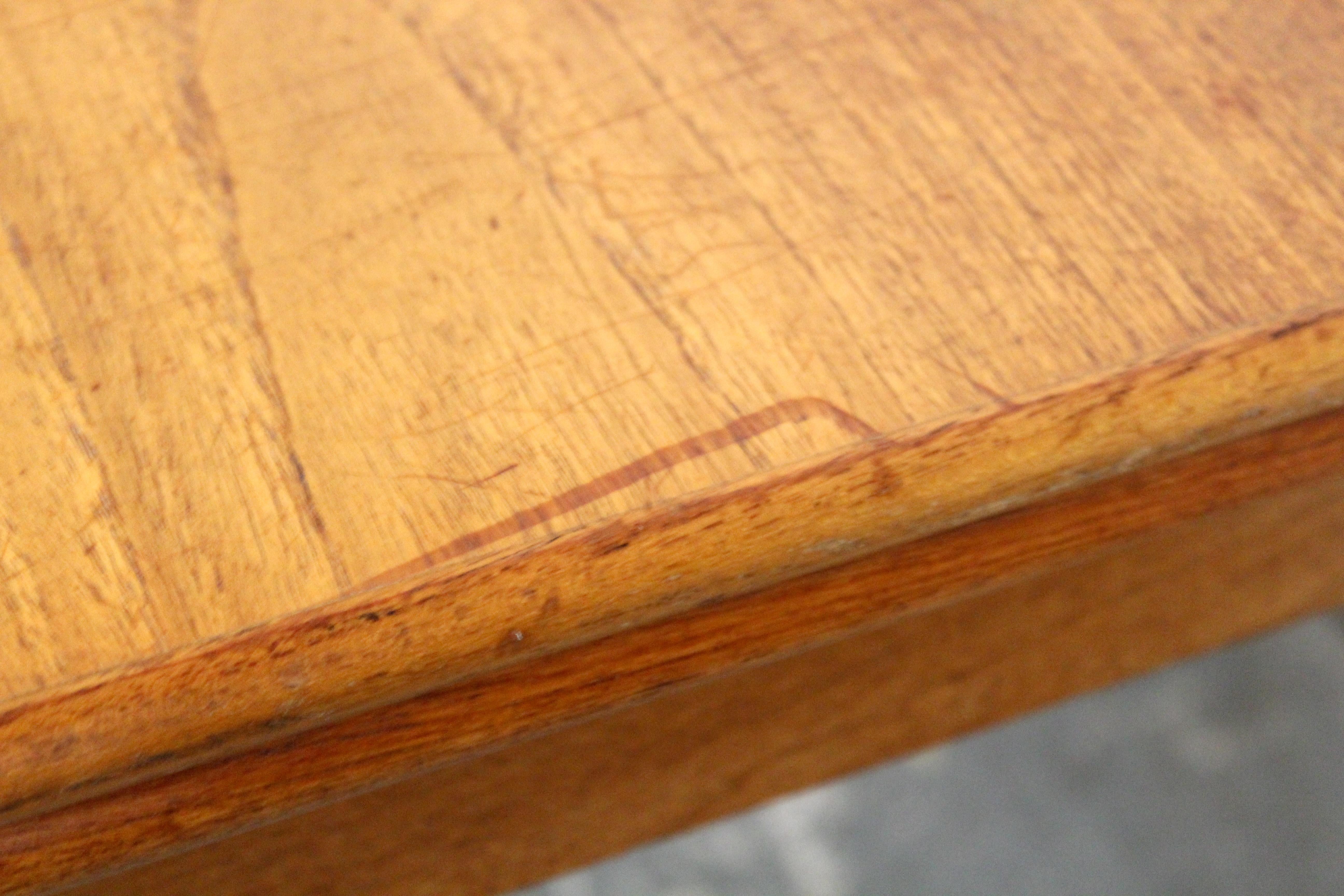 Mesa danesa de madera de teca de mediados de siglo con hoja extensible siglo XX en venta