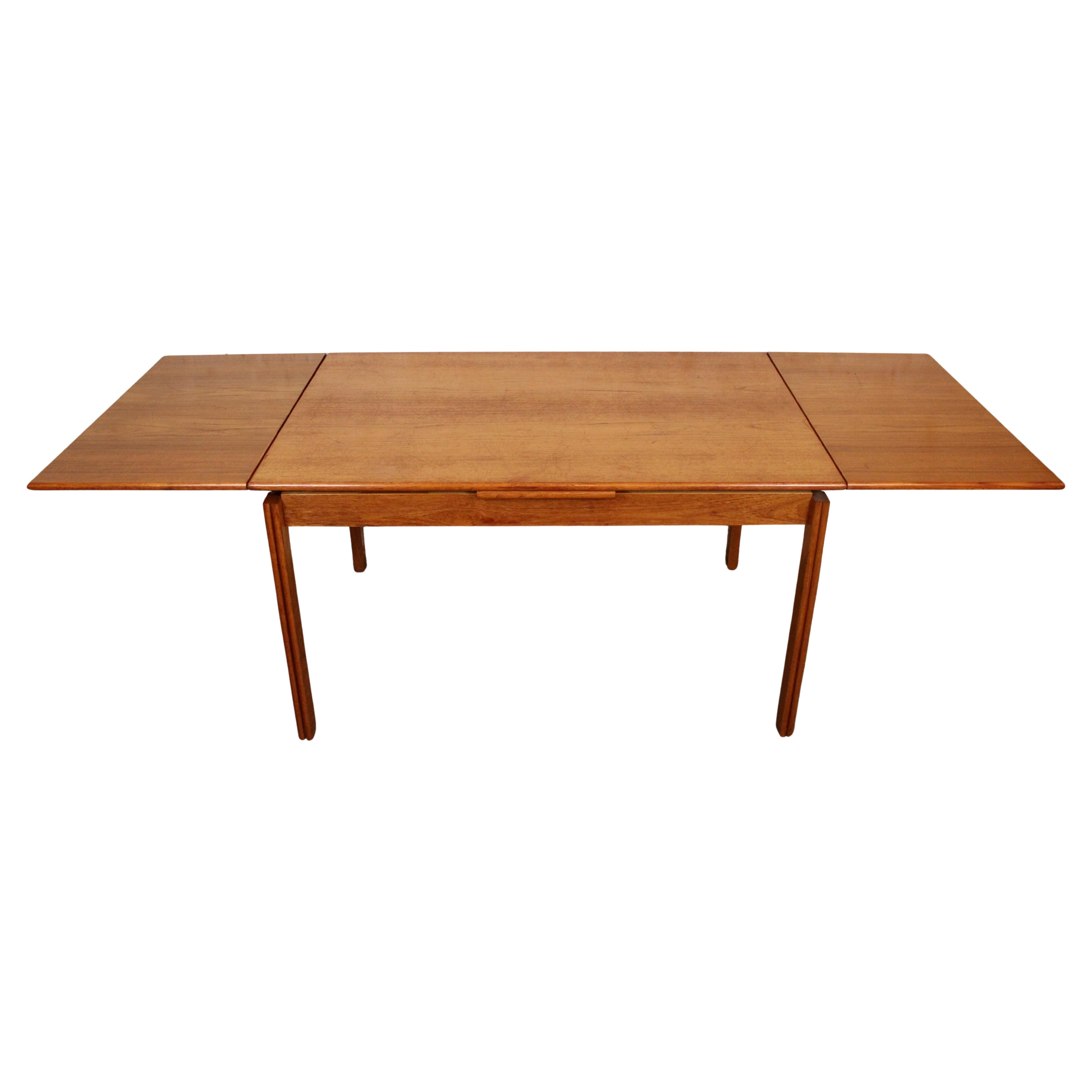 Tavolo danese di metà secolo in teak con ante a strappo