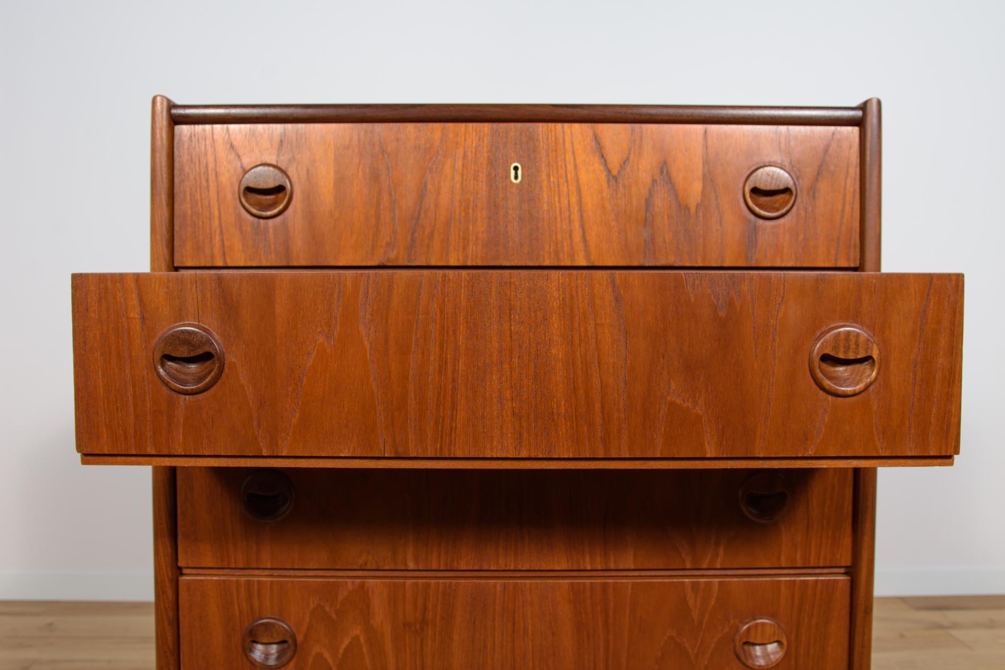 Mid-Century Danish Teak Dresser, 1960s. For Sale 5