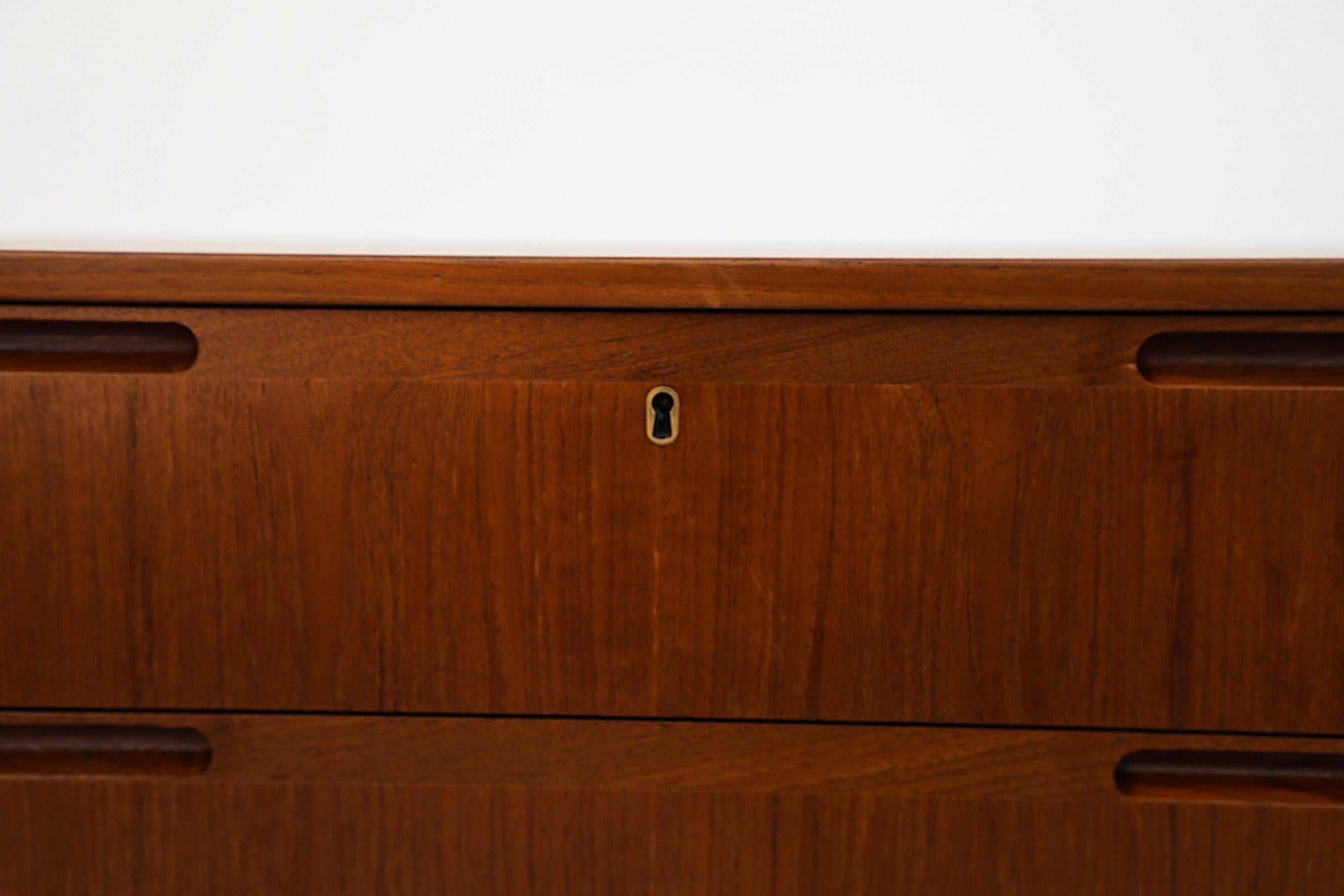 Mid-Century Danish Teak Dresser With 6 Drawers 3