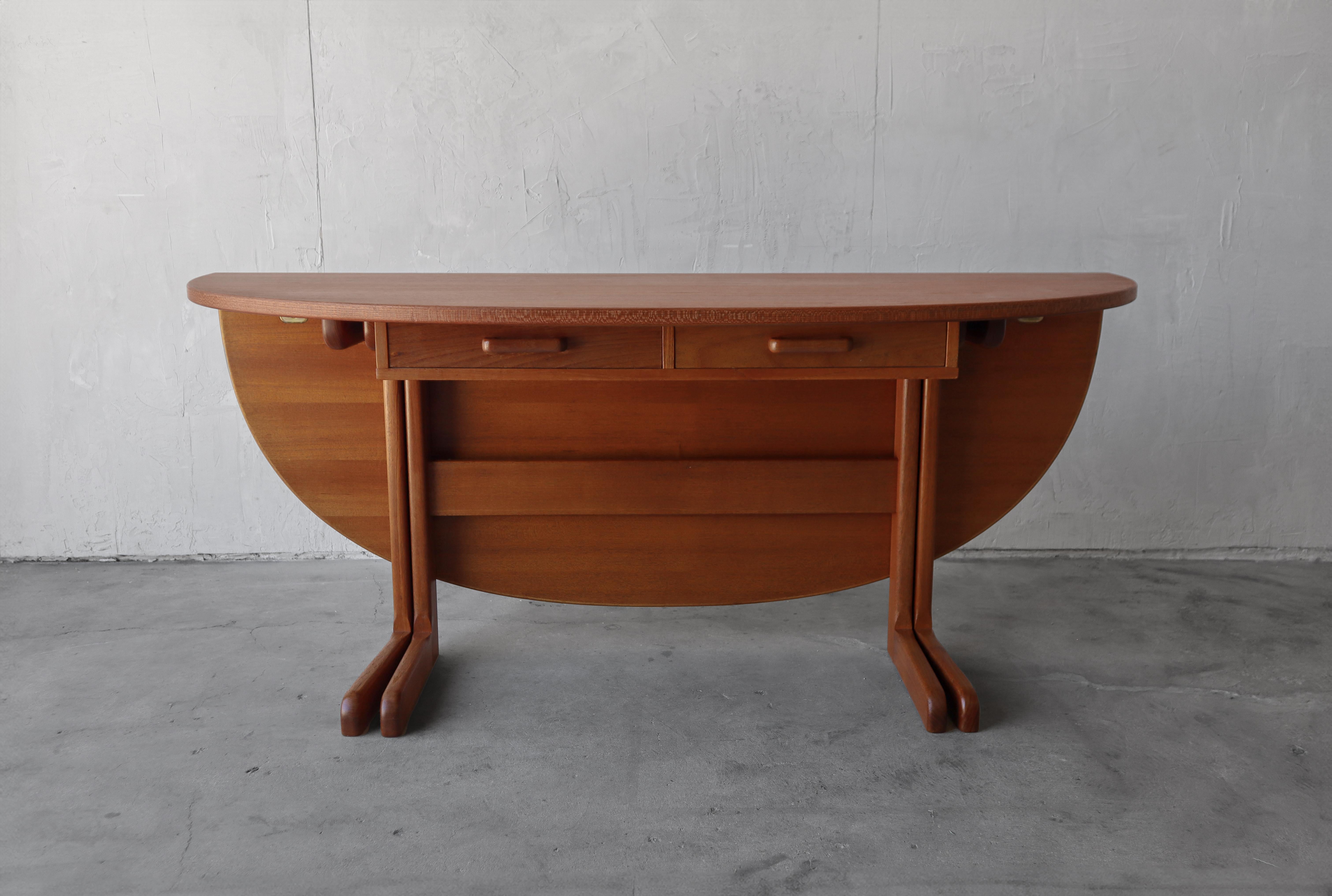 Mid-Century moderno Tavolo da pranzo a ribalta in teak danese del metà secolo, scrivania in vendita
