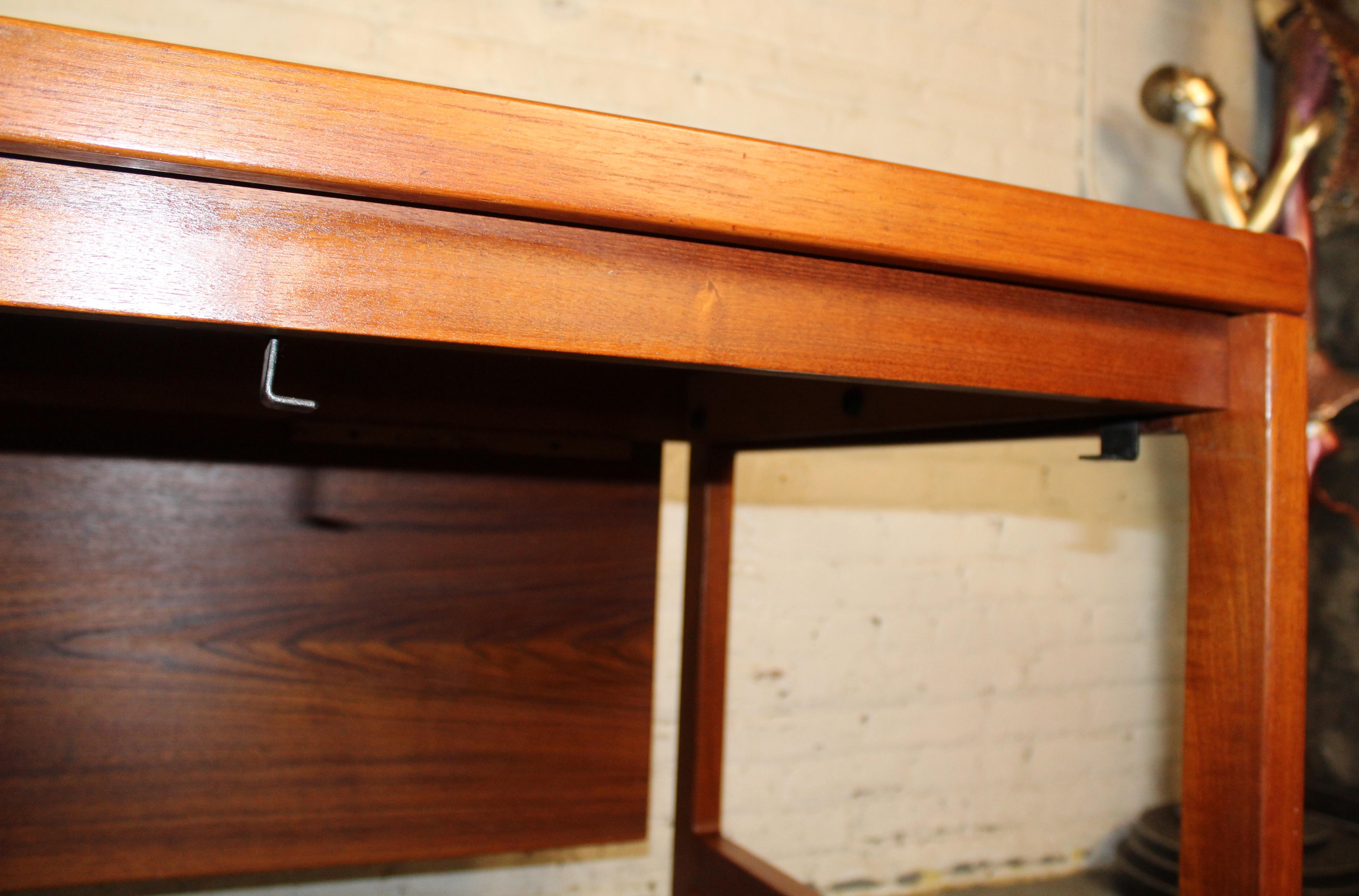 Mid-Century Danish Teak Executive Desk by Arne Vodder for H. P. Hansen en venta 8