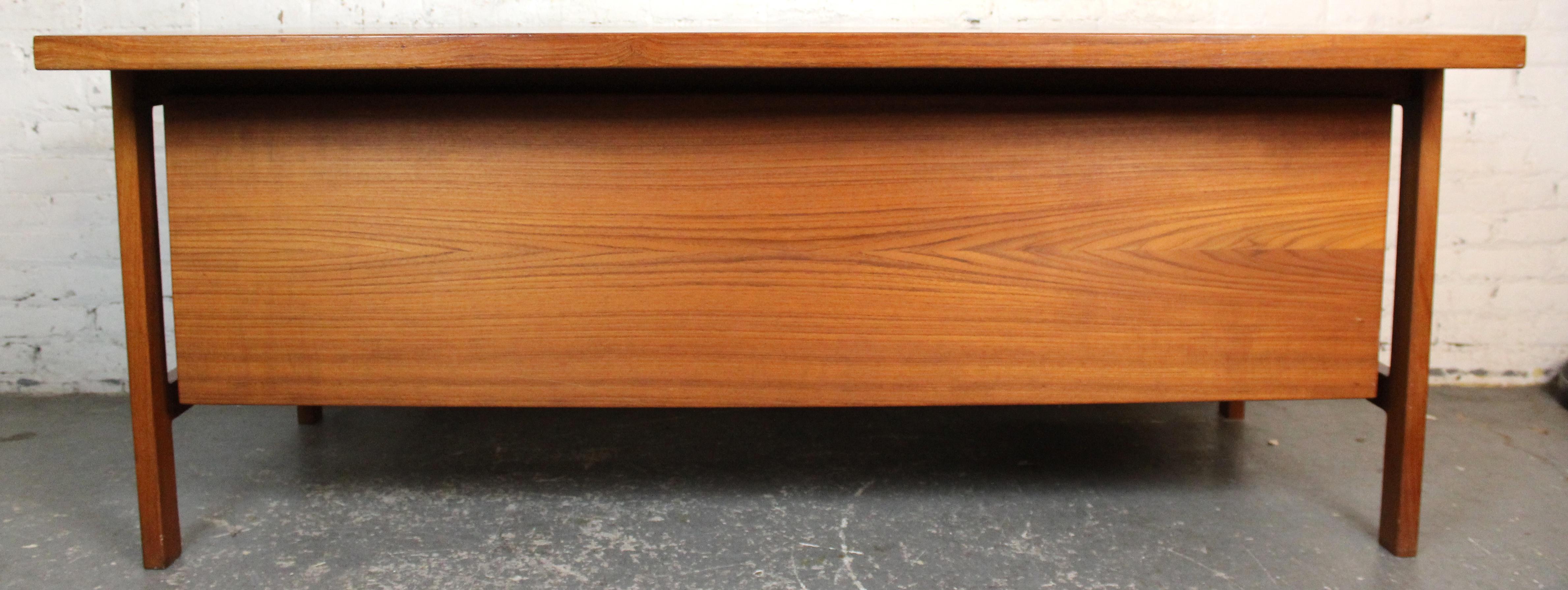 Mid-Century Danish Teak Executive Desk by Arne Vodder for H. P. Hansen en venta 12