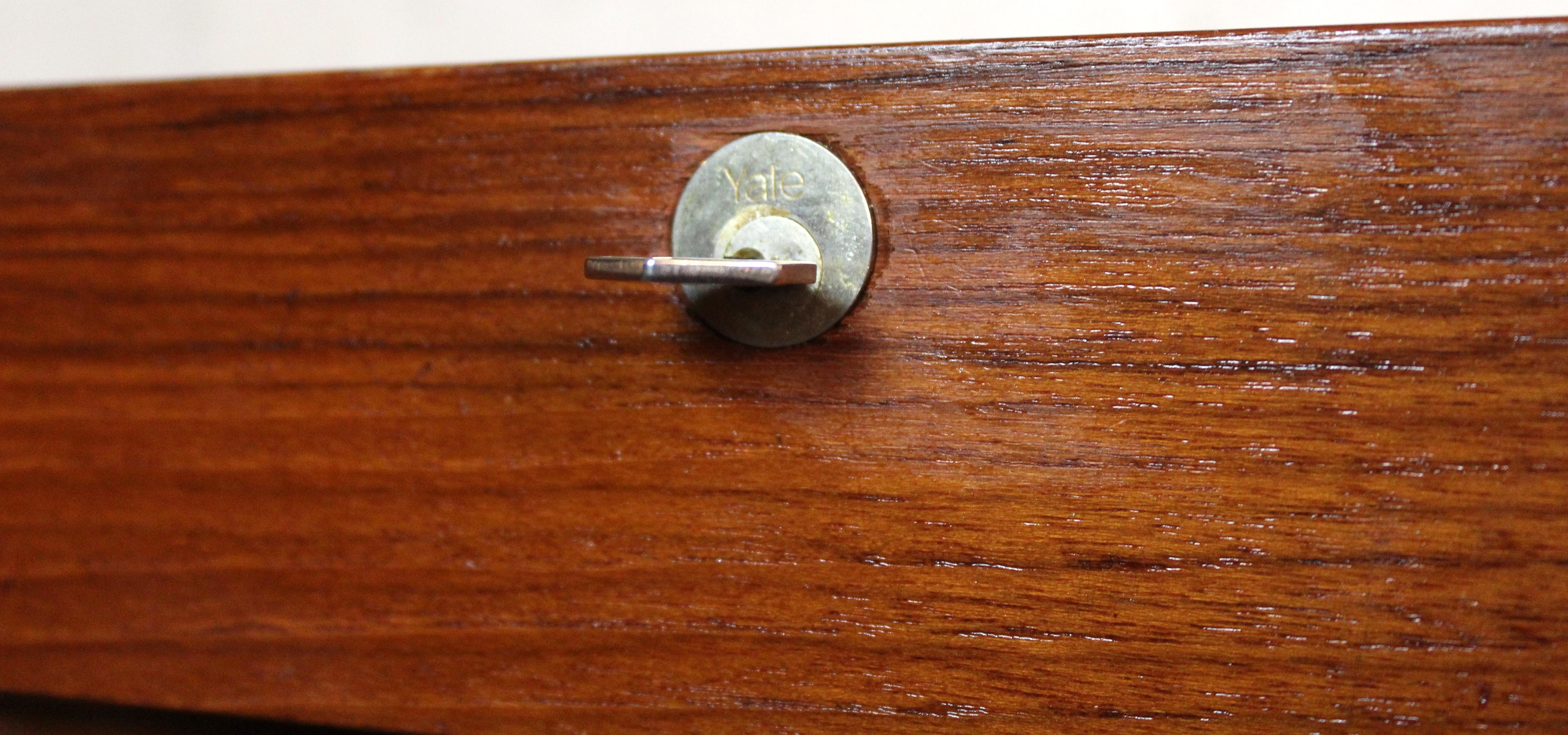 Mid-Century Danish Teak Executive Desk by Arne Vodder for H. P. Hansen Danés en venta