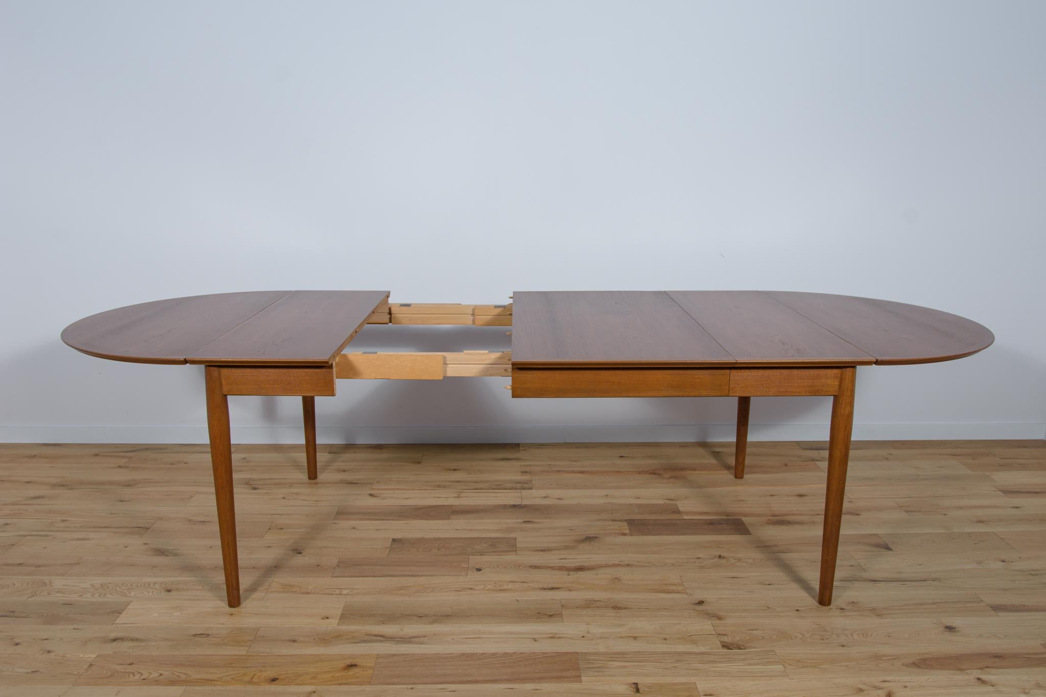 Mid Century Danish Teak Extendable Dining Table, 1960s For Sale 4