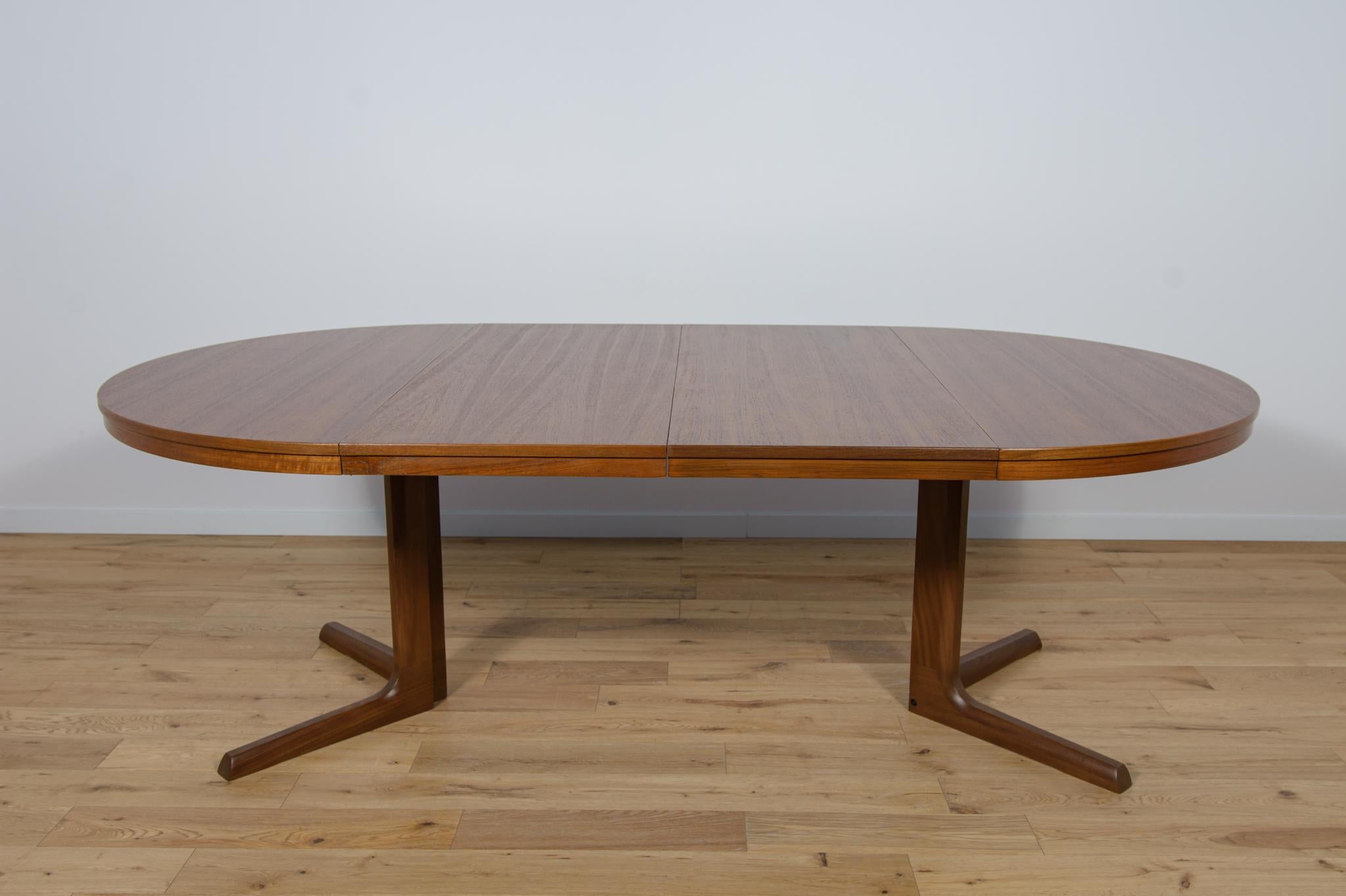 Mid-Century Danish Teak Extendable Dining Table, 1960s For Sale 4