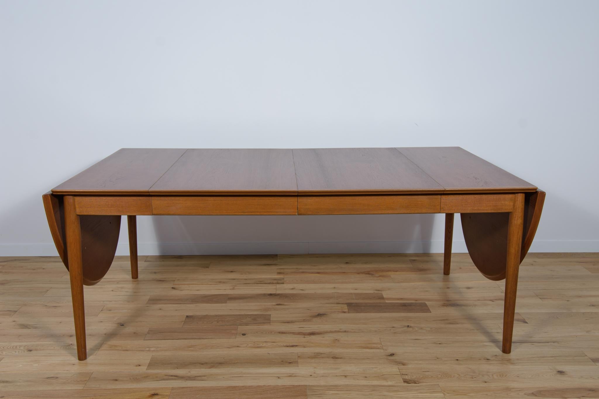 Mid Century Danish Teak Extendable Dining Table, 1960s For Sale 5