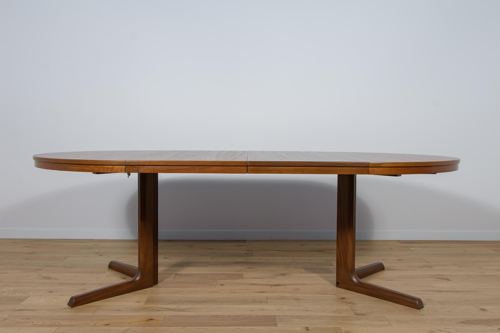 Mid-Century Danish Teak Extendable Dining Table, 1960s For Sale 5