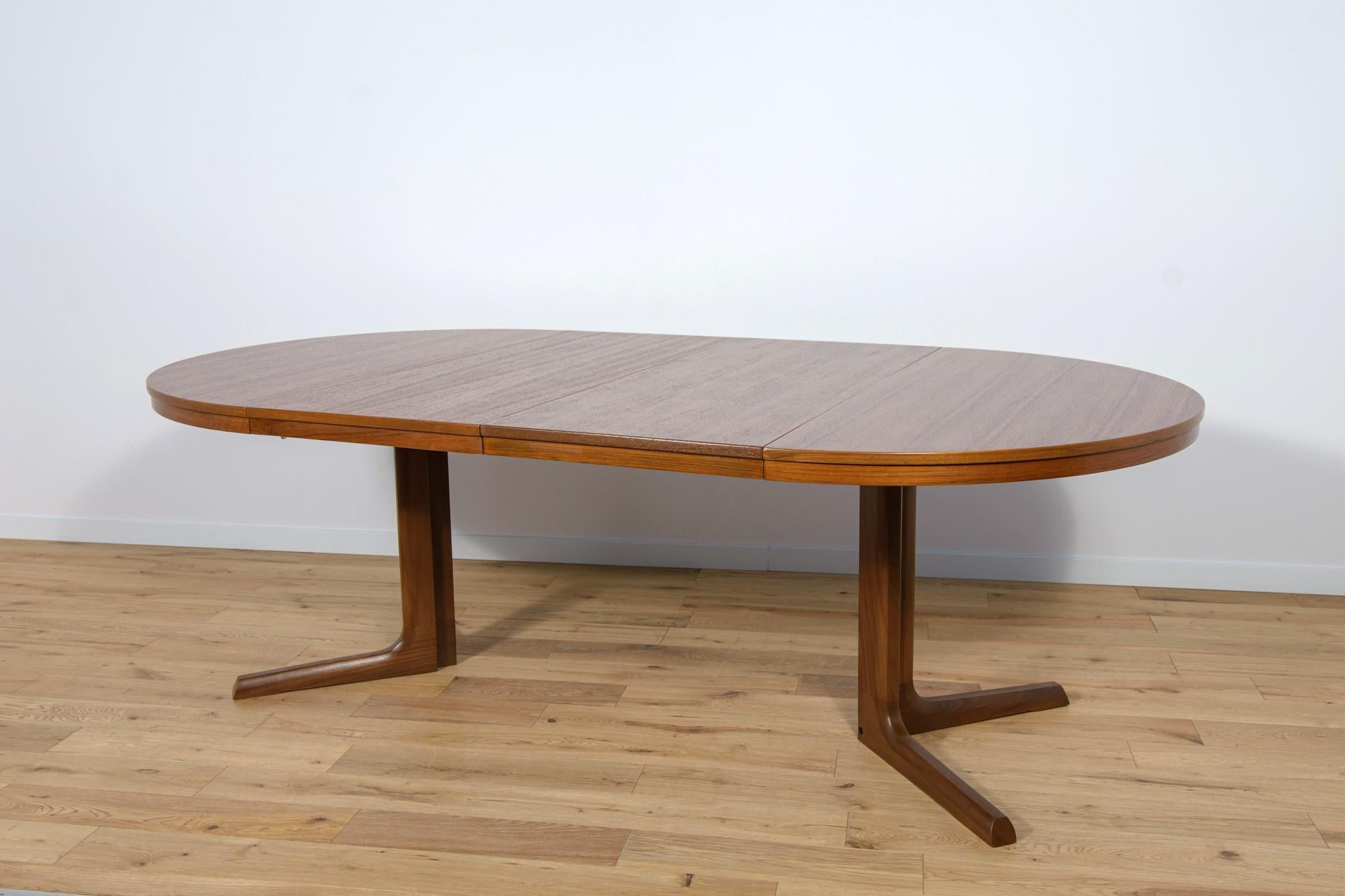 Mid-Century Danish Teak Extendable Dining Table, 1960s For Sale 7