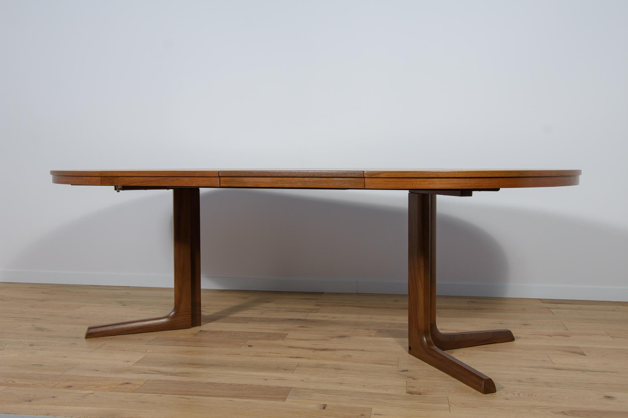 Mid-Century Danish Teak Extendable Dining Table, 1960s For Sale 8