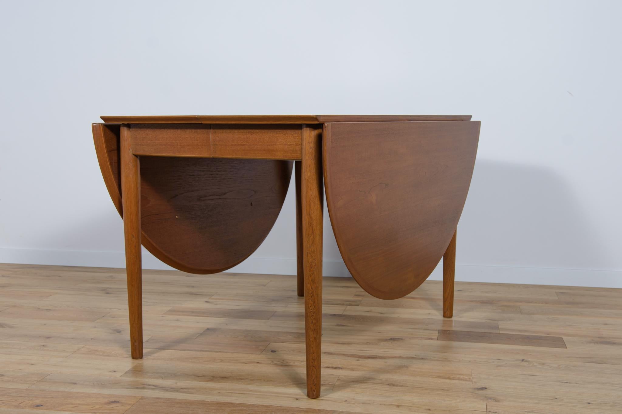 Woodwork Mid Century Danish Teak Extendable Dining Table, 1960s For Sale