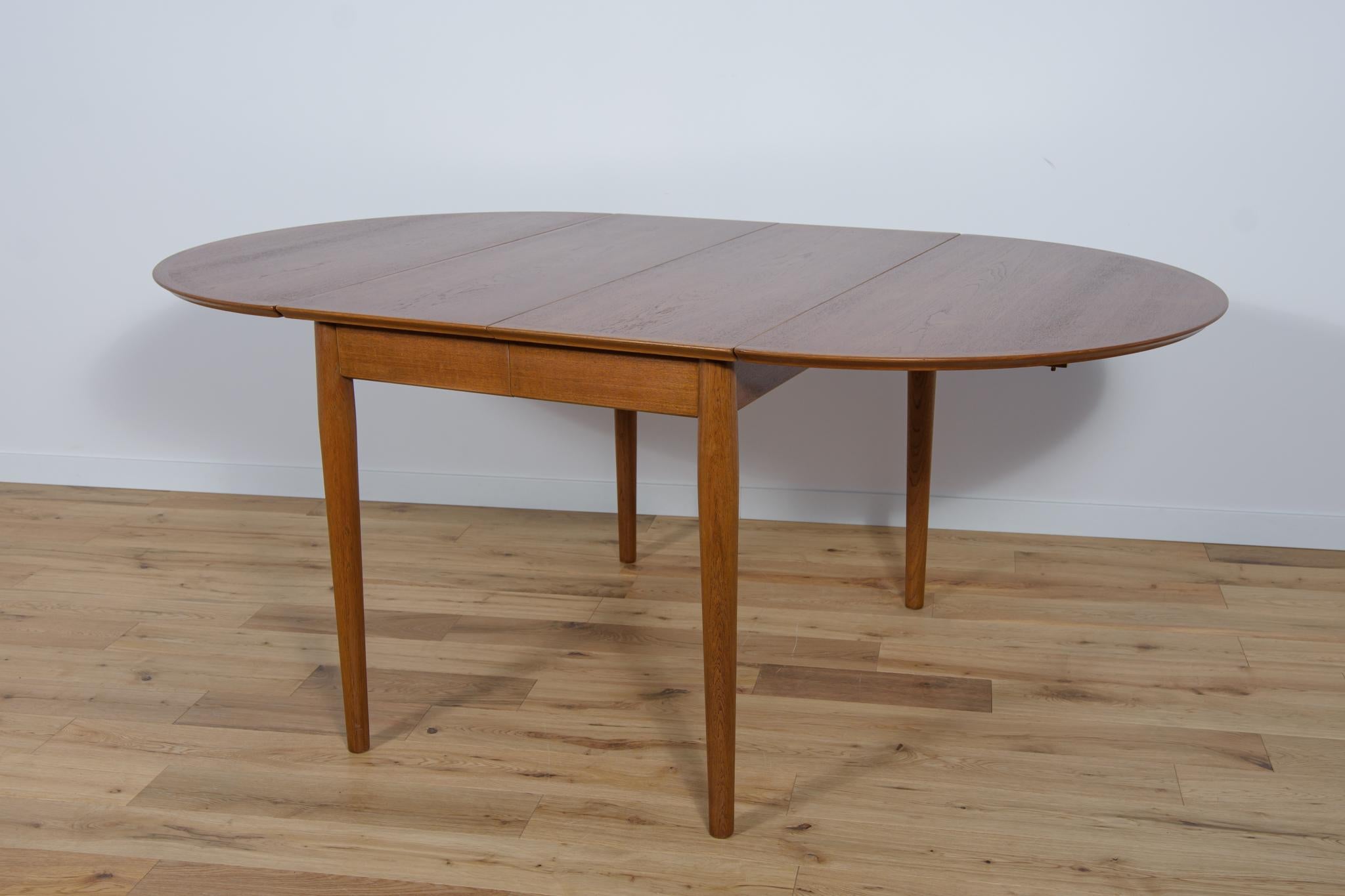 Mid Century Danish Teak Extendable Dining Table, 1960s For Sale 1
